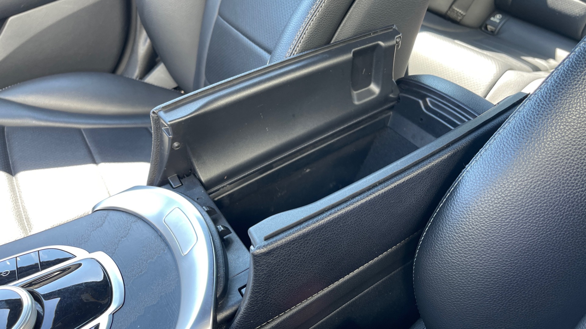 Used 2018 Mercedes-Benz C-CLASS C 300 PREMIUM / SUNROOF / APPLE CARPLAY / HTD STS REARVIEW for sale $32,595 at Formula Imports in Charlotte NC 28227 36