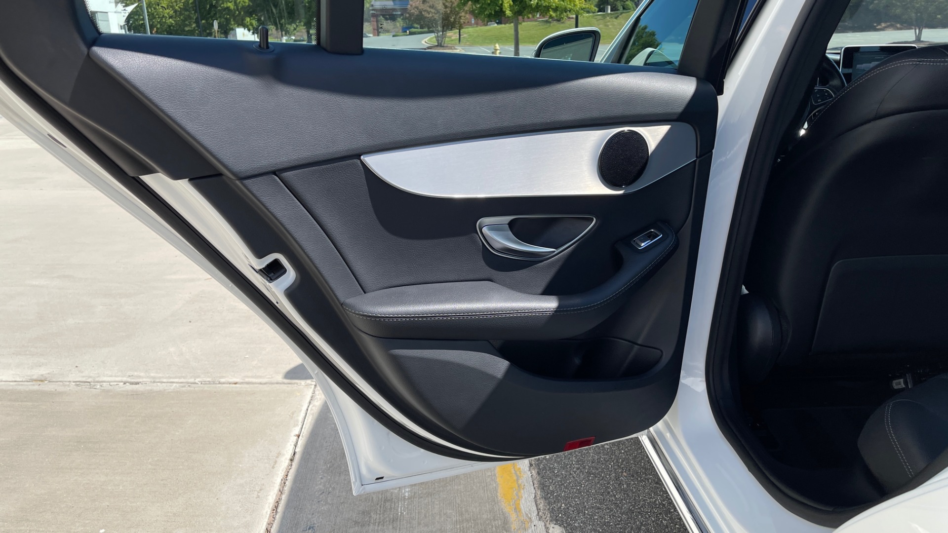Used 2018 Mercedes-Benz C-CLASS C 300 2.0L PREMIUM / APPLE CARPLAY / BSA / HTD STS / REARVIEW for sale Sold at Formula Imports in Charlotte NC 28227 37