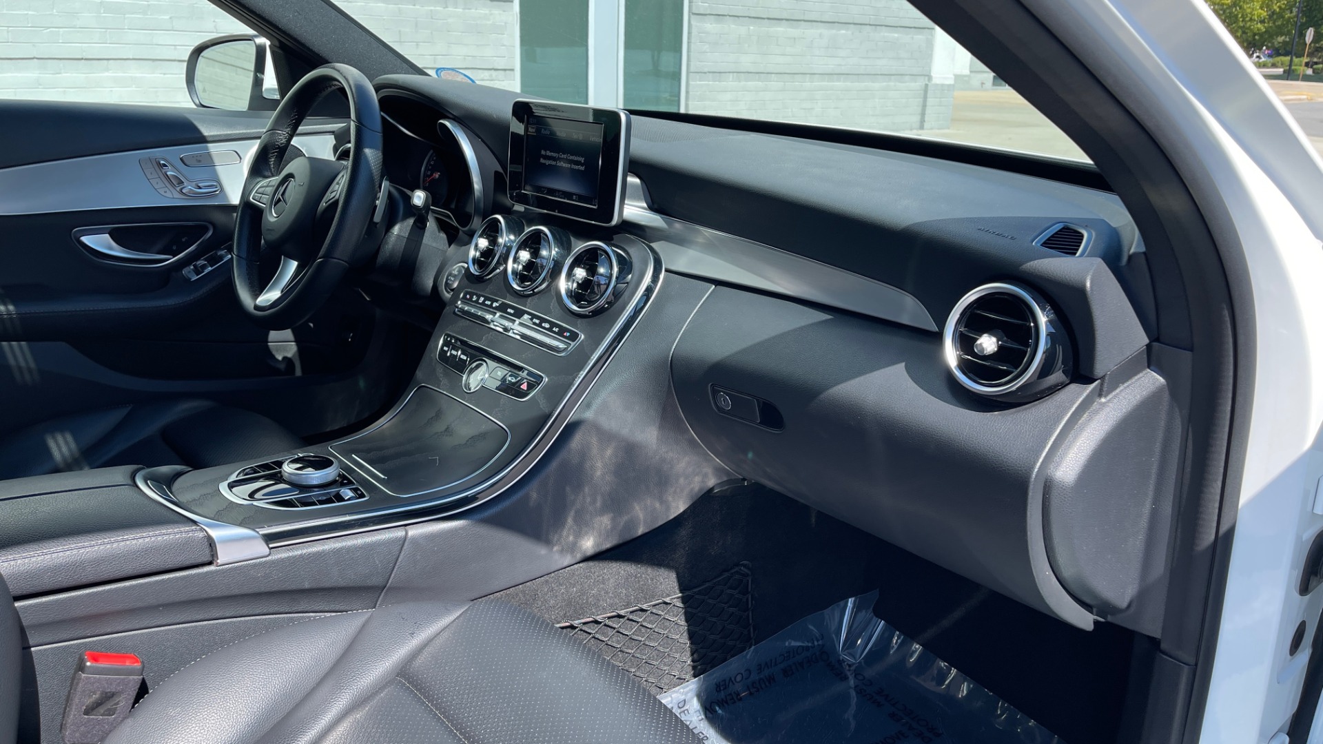 Used 2018 Mercedes-Benz C-CLASS C 300 2.0L PREMIUM / APPLE CARPLAY / BSA / HTD STS / REARVIEW for sale Sold at Formula Imports in Charlotte NC 28227 47