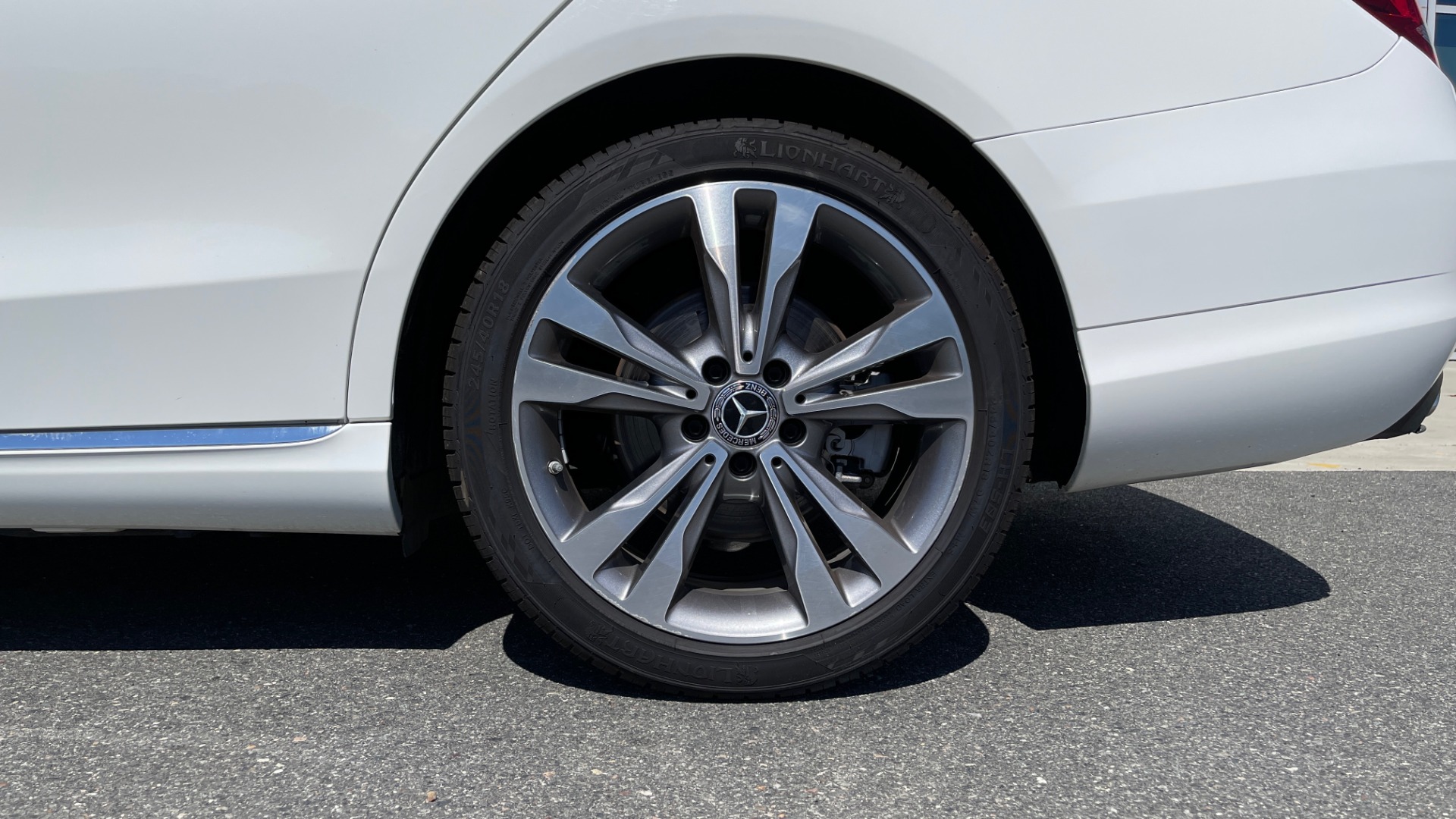Used 2018 Mercedes-Benz C-CLASS C 300 PREMIUM / SUNROOF / APPLE CARPLAY / HTD STS REARVIEW for sale $32,595 at Formula Imports in Charlotte NC 28227 50