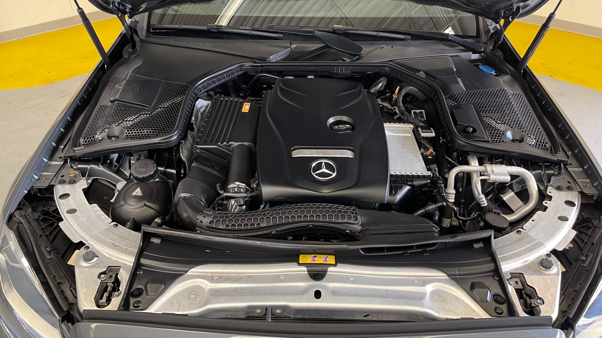 Used 2018 Mercedes-Benz C-CLASS C 300 PREMIUM / KEYLESS-GO / HTD STS / APPLE CARPLAY / REARVIEW for sale Sold at Formula Imports in Charlotte NC 28227 10