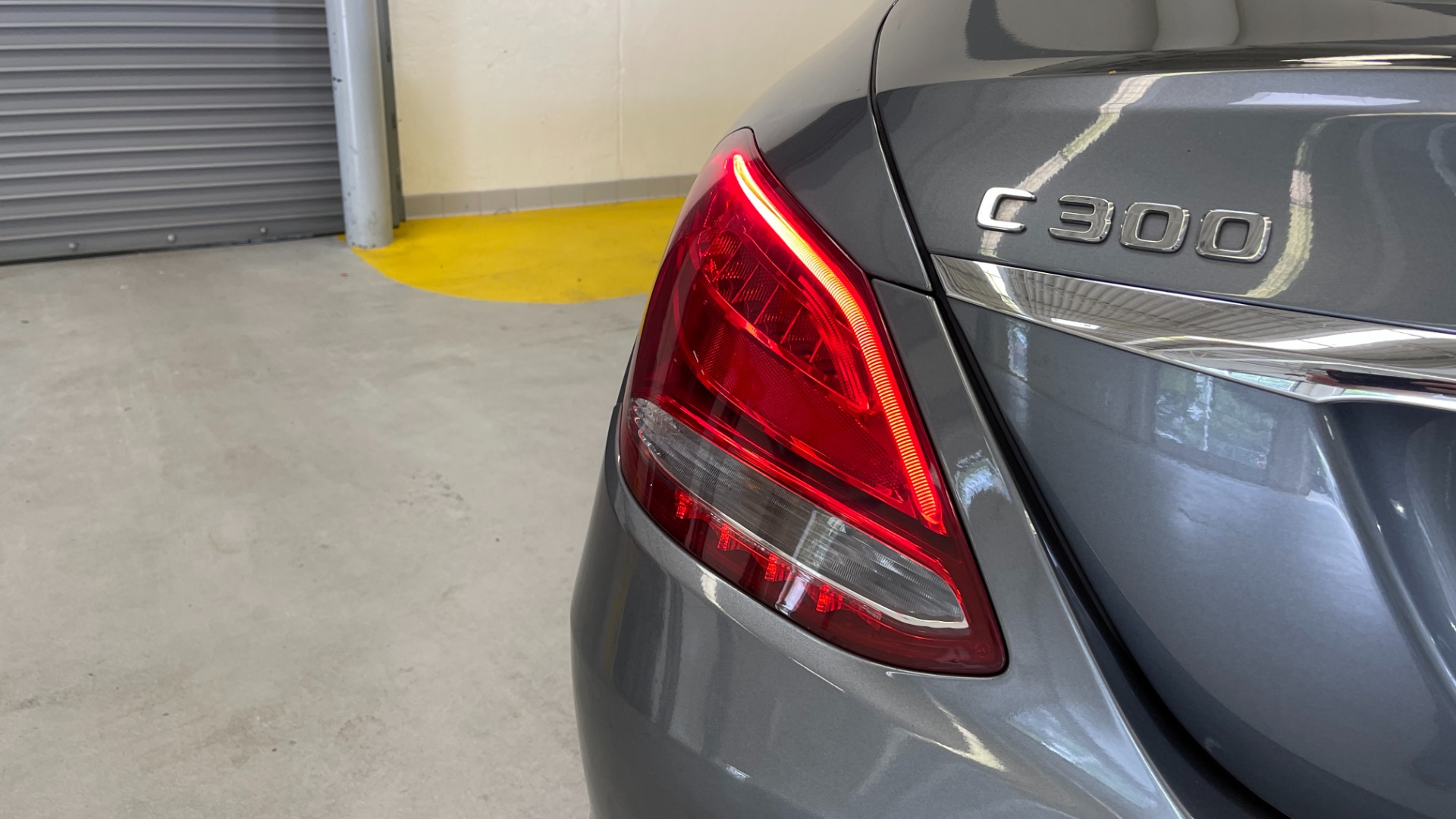Used 2018 Mercedes-Benz C-CLASS C 300 PREMIUM / KEYLESS-GO / HTD STS / APPLE CARPLAY / REARVIEW for sale Sold at Formula Imports in Charlotte NC 28227 17