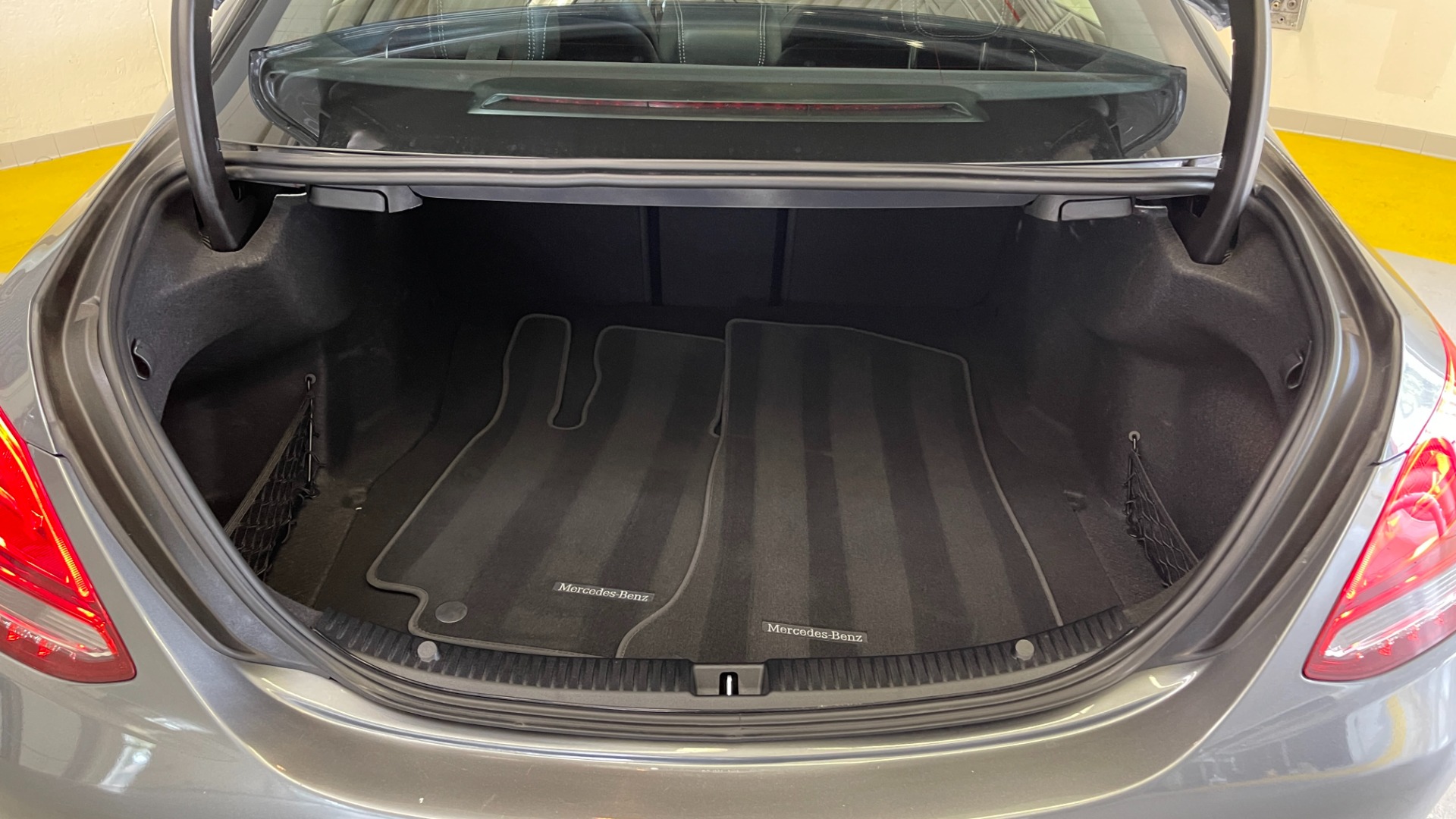 Used 2018 Mercedes-Benz C-CLASS C 300 PREMIUM / KEYLESS-GO / HTD STS / APPLE CARPLAY / REARVIEW for sale Sold at Formula Imports in Charlotte NC 28227 19