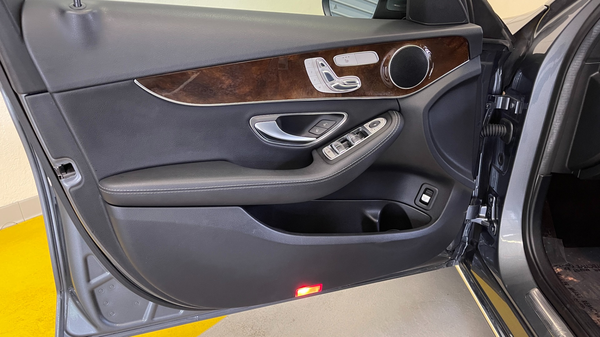 Used 2018 Mercedes-Benz C-CLASS C 300 PREMIUM / KEYLESS-GO / HTD STS / APPLE CARPLAY / REARVIEW for sale Sold at Formula Imports in Charlotte NC 28227 23