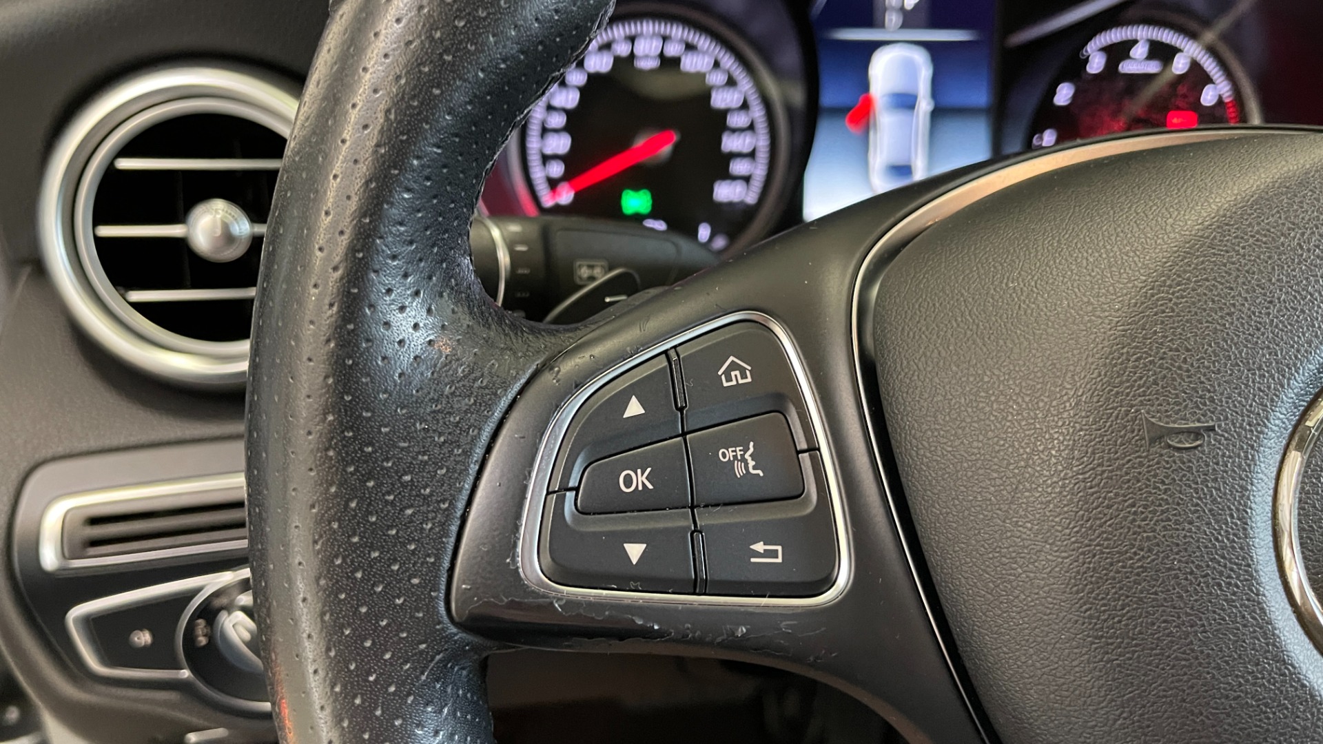 Used 2018 Mercedes-Benz C-CLASS C 300 PREMIUM / KEYLESS-GO / HTD STS / APPLE CARPLAY / REARVIEW for sale Sold at Formula Imports in Charlotte NC 28227 27