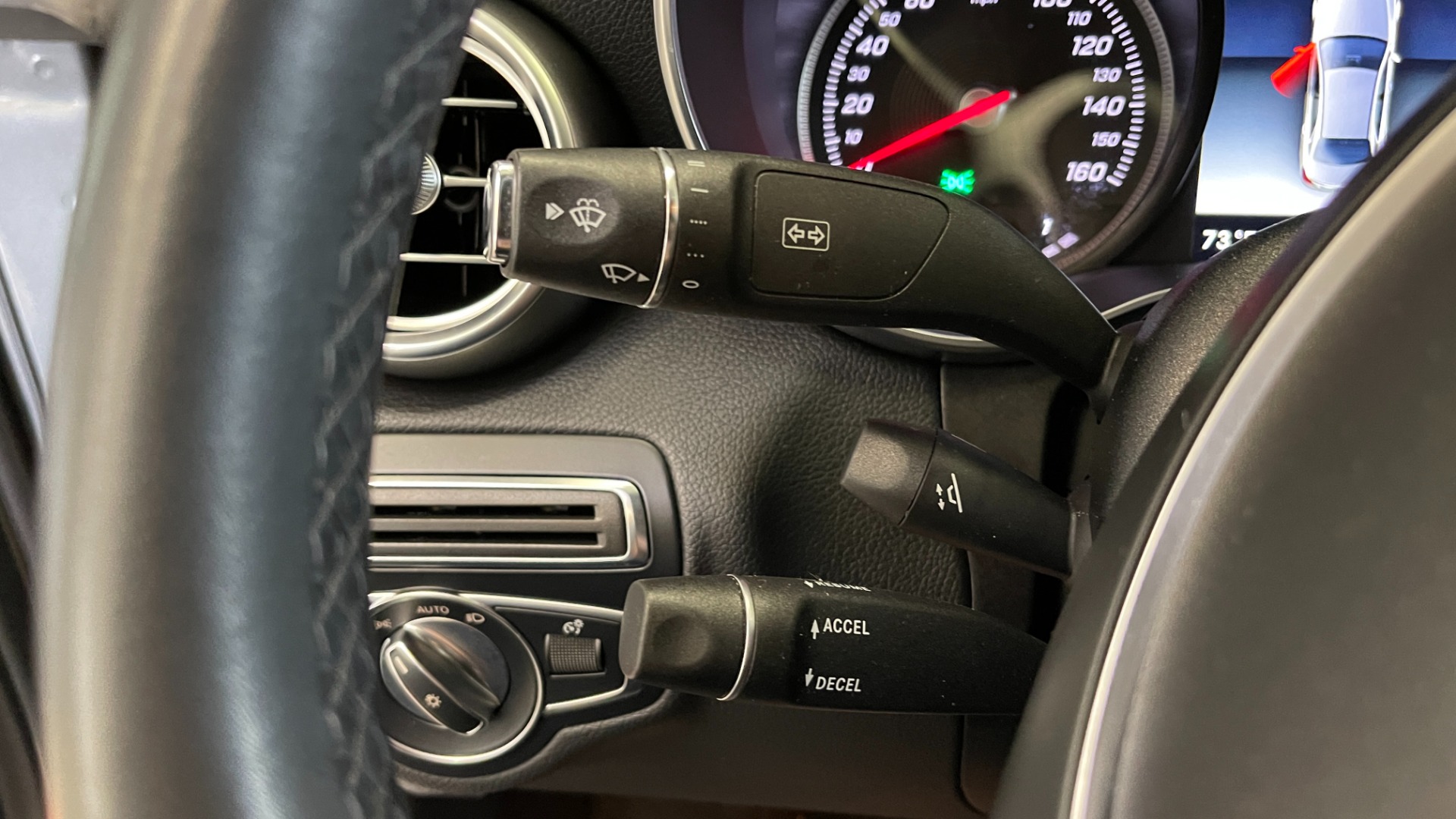 Used 2018 Mercedes-Benz C-CLASS C 300 PREMIUM / KEYLESS-GO / HTD STS / APPLE CARPLAY / REARVIEW for sale Sold at Formula Imports in Charlotte NC 28227 30