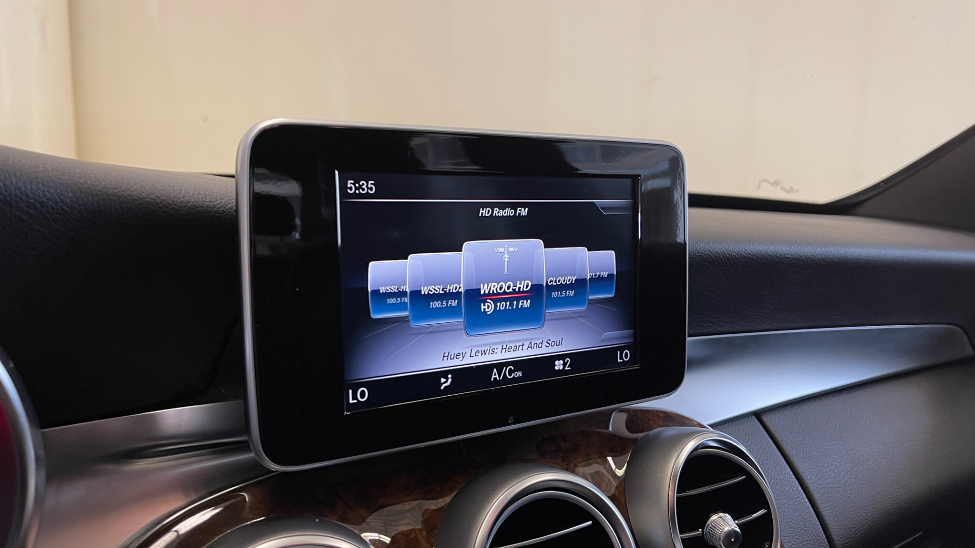 Used 2018 Mercedes-Benz C-CLASS C 300 PREMIUM / KEYLESS-GO / HTD STS / APPLE CARPLAY / REARVIEW for sale Sold at Formula Imports in Charlotte NC 28227 32