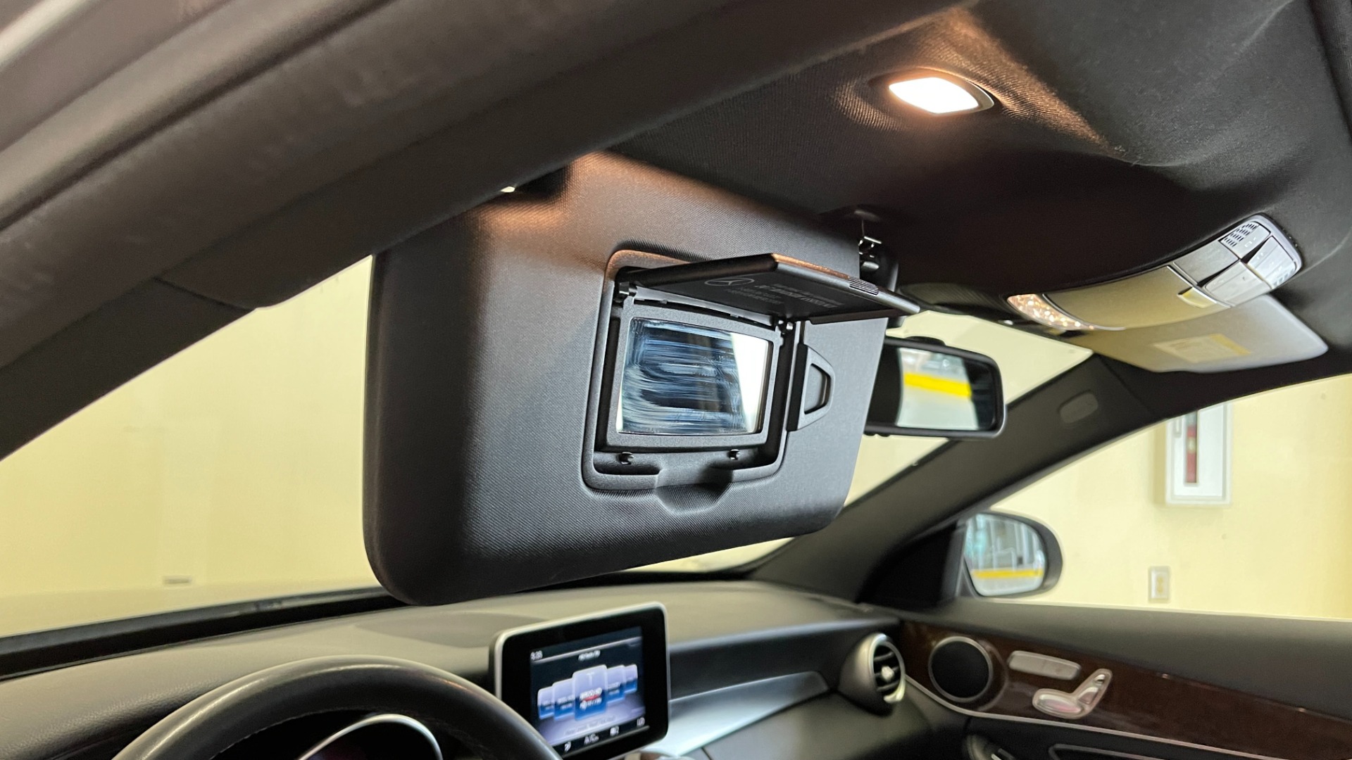 Used 2018 Mercedes-Benz C-CLASS C 300 PREMIUM / KEYLESS-GO / HTD STS / APPLE CARPLAY / REARVIEW for sale Sold at Formula Imports in Charlotte NC 28227 36