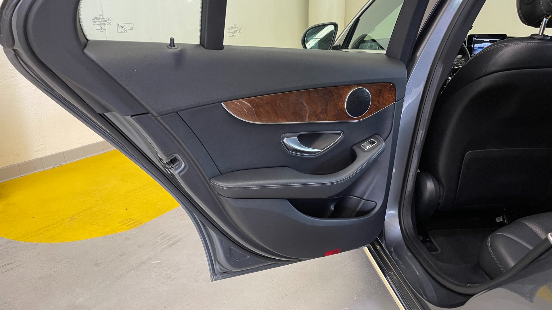 Used 2018 Mercedes-Benz C-CLASS C 300 PREMIUM / KEYLESS-GO / HTD STS / APPLE CARPLAY / REARVIEW for sale Sold at Formula Imports in Charlotte NC 28227 38