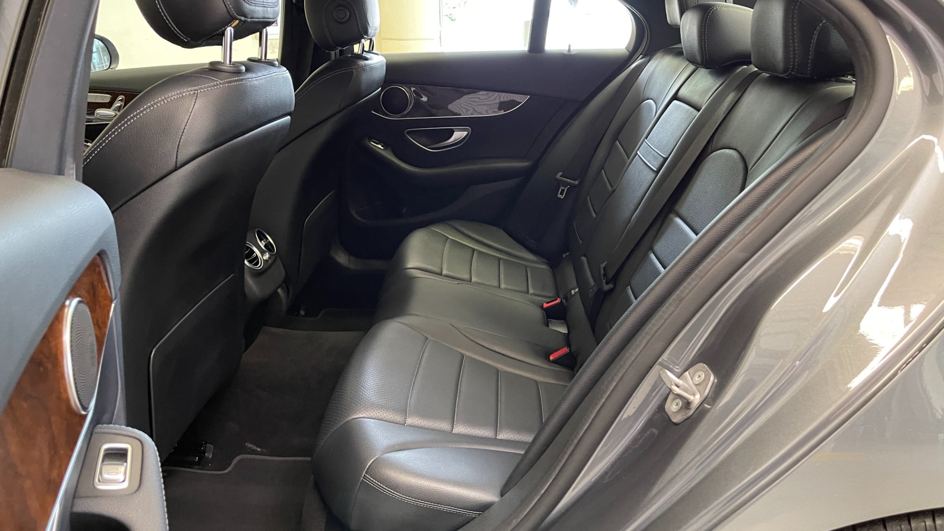Used 2018 Mercedes-Benz C-CLASS C 300 PREMIUM / KEYLESS-GO / HTD STS / APPLE CARPLAY / REARVIEW for sale Sold at Formula Imports in Charlotte NC 28227 41