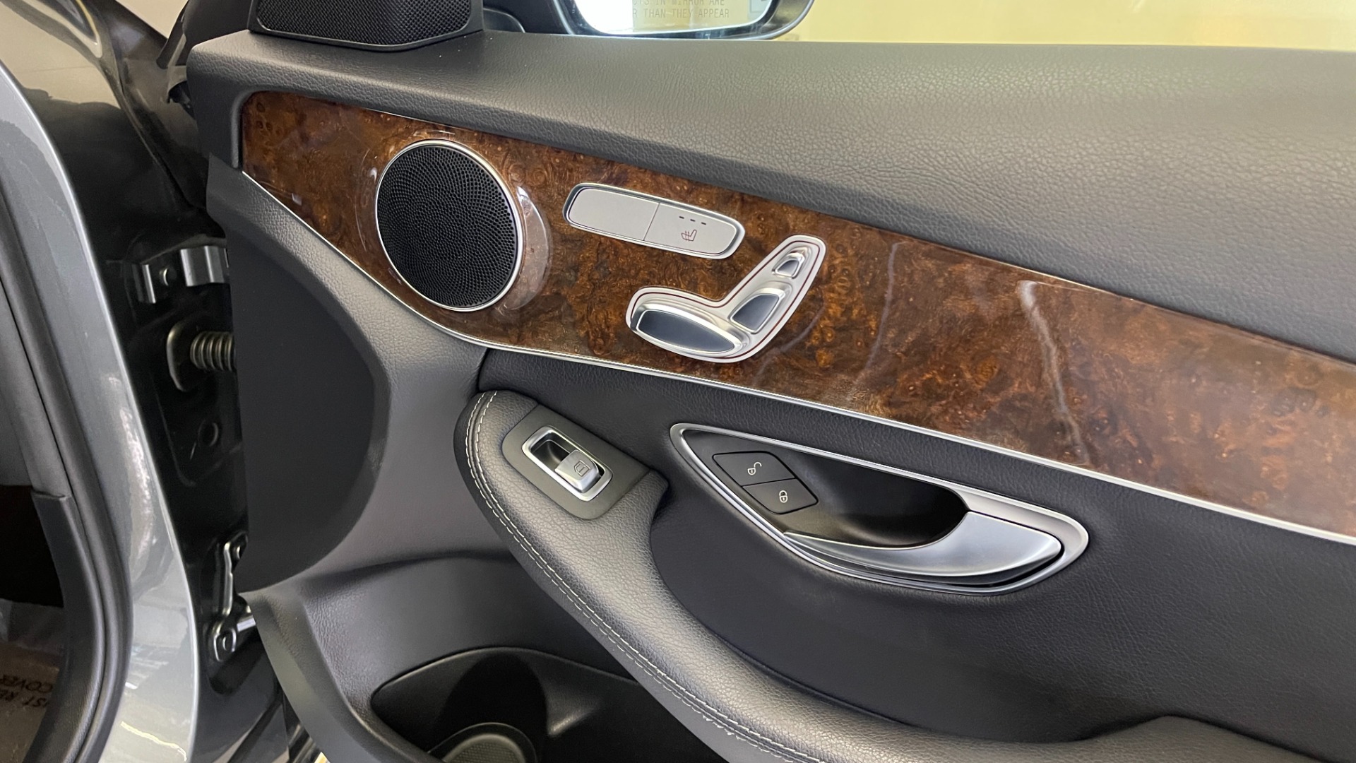 Used 2018 Mercedes-Benz C-CLASS C 300 PREMIUM / KEYLESS-GO / HTD STS / APPLE CARPLAY / REARVIEW for sale Sold at Formula Imports in Charlotte NC 28227 49
