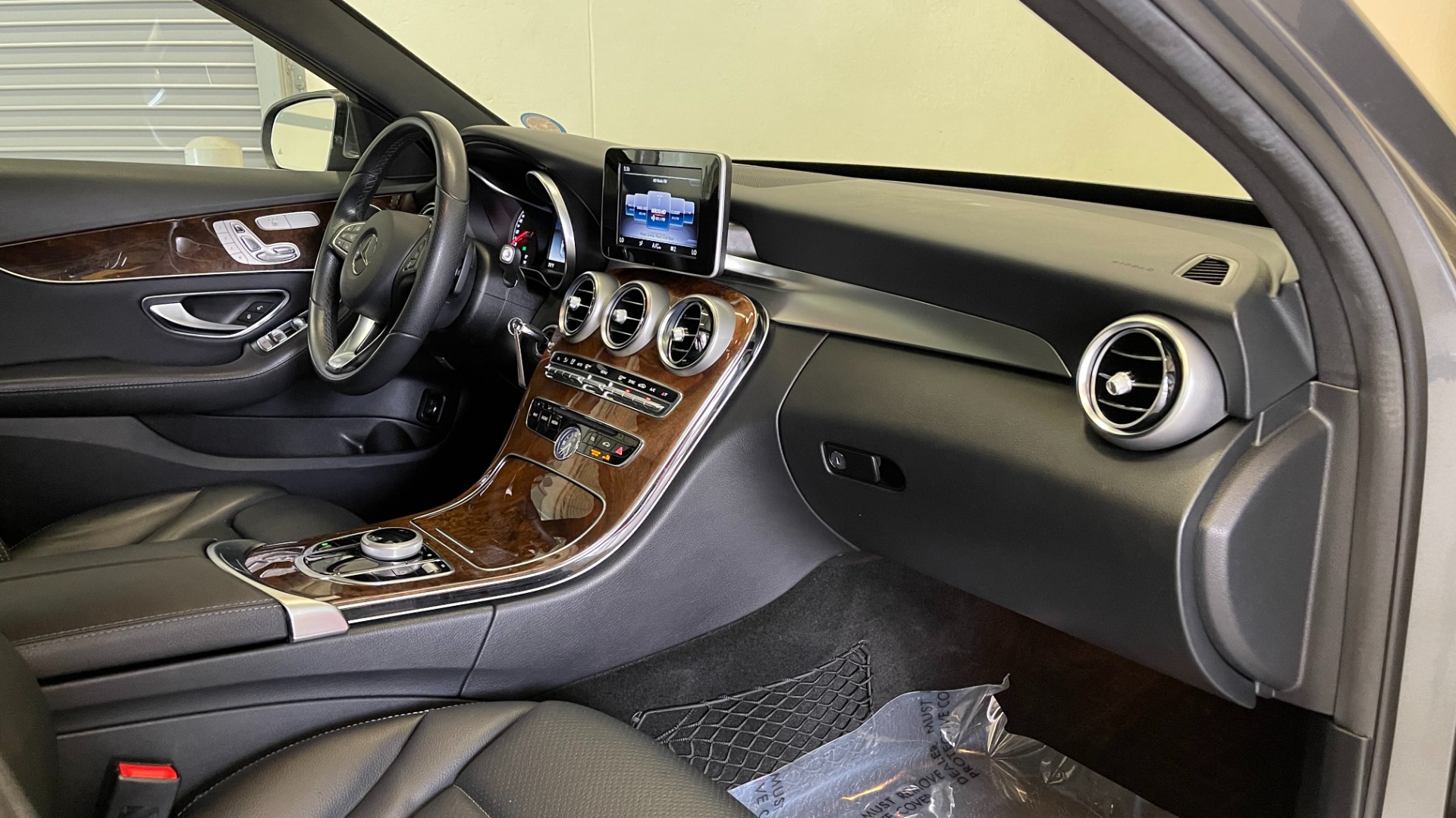 Used 2018 Mercedes-Benz C-CLASS C 300 PREMIUM / KEYLESS-GO / HTD STS / APPLE CARPLAY / REARVIEW for sale Sold at Formula Imports in Charlotte NC 28227 50