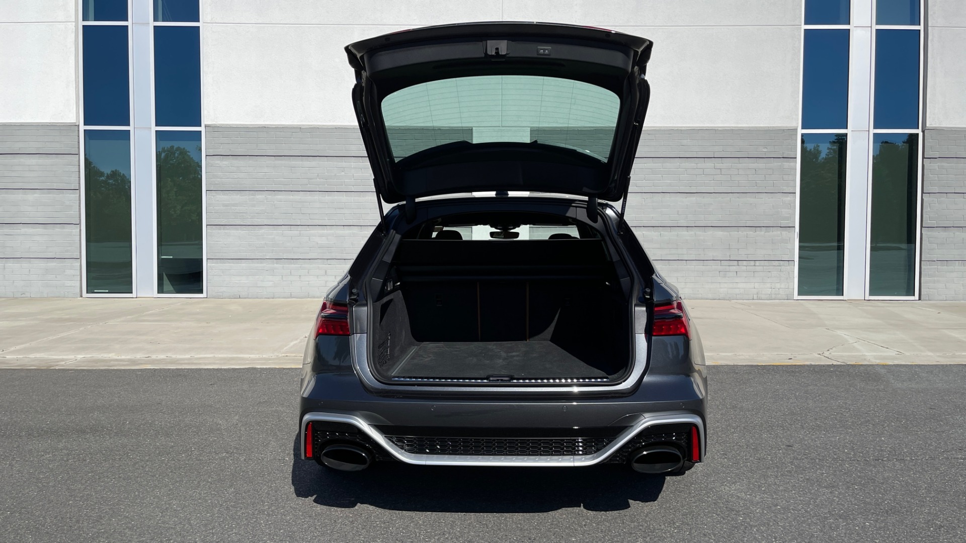 Used 2021 Audi RS 6 AVANT WAGON / EXEC PKG / CARBON OPTIC / B&O SND / DRVR ASST / SPRT EXH for sale Sold at Formula Imports in Charlotte NC 28227 14