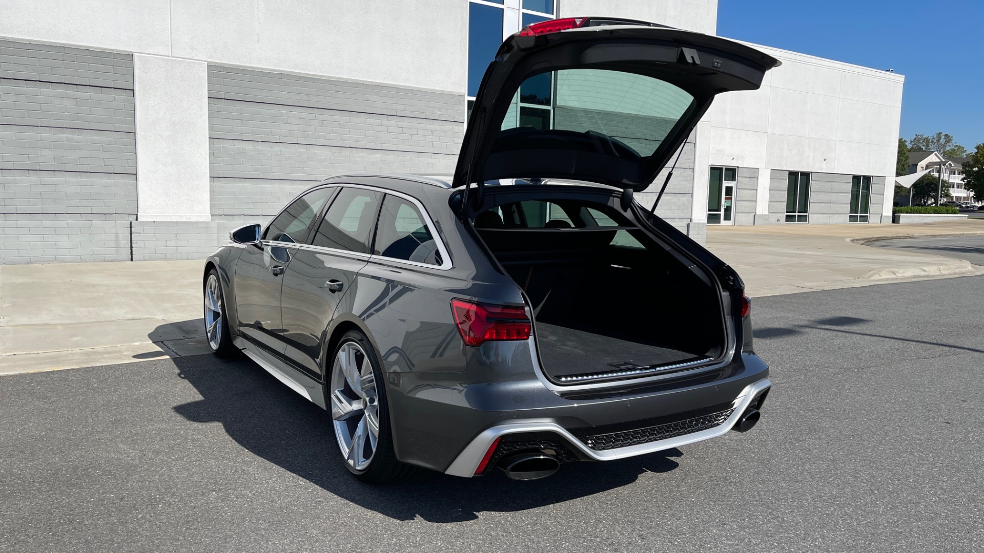 Used 2021 Audi RS 6 AVANT WAGON / EXEC PKG / CARBON OPTIC / B&O SND / DRVR ASST / SPRT EXH for sale Sold at Formula Imports in Charlotte NC 28227 15