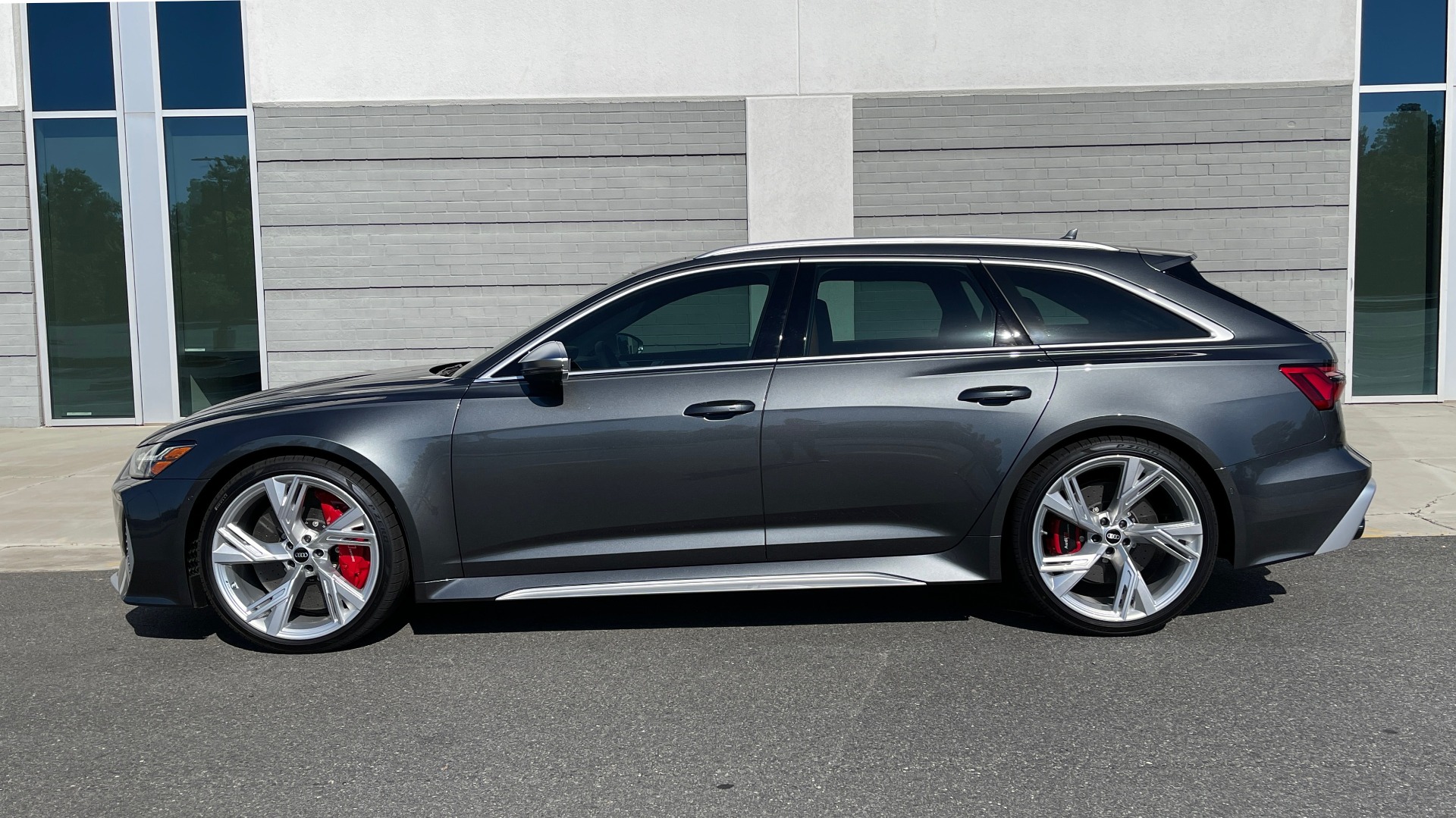 Used 2021 Audi RS 6 AVANT WAGON / EXEC PKG / CARBON OPTIC / B&O SND / DRVR ASST / SPRT EXH for sale Sold at Formula Imports in Charlotte NC 28227 4