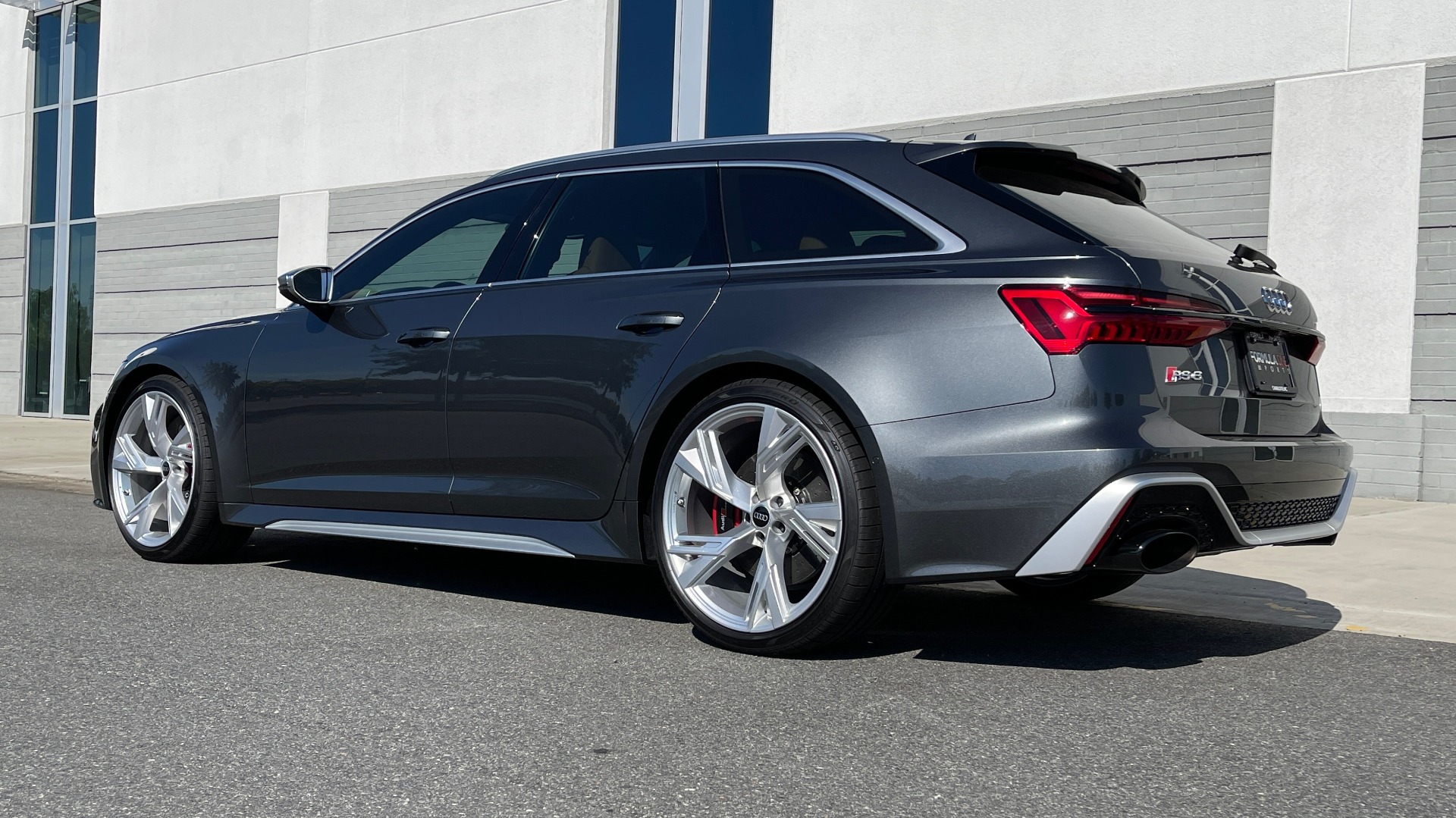 Used 2021 Audi RS 6 AVANT WAGON / EXEC PKG / CARBON OPTIC / B&O SND / DRVR ASST / SPRT EXH for sale Sold at Formula Imports in Charlotte NC 28227 5