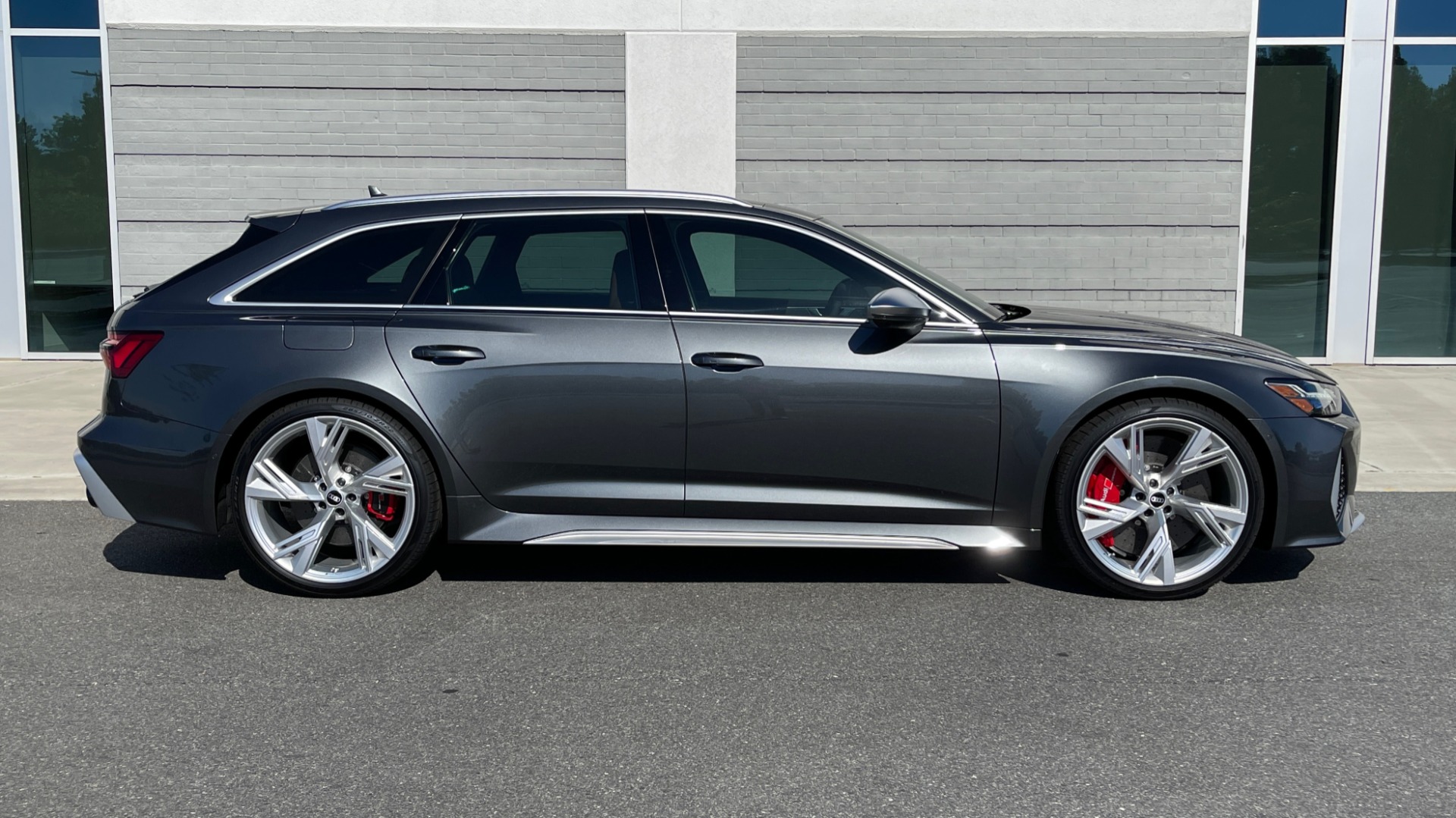 Used 2021 Audi RS 6 AVANT WAGON / EXEC PKG / CARBON OPTIC / B&O SND / DRVR ASST / SPRT EXH for sale Sold at Formula Imports in Charlotte NC 28227 6