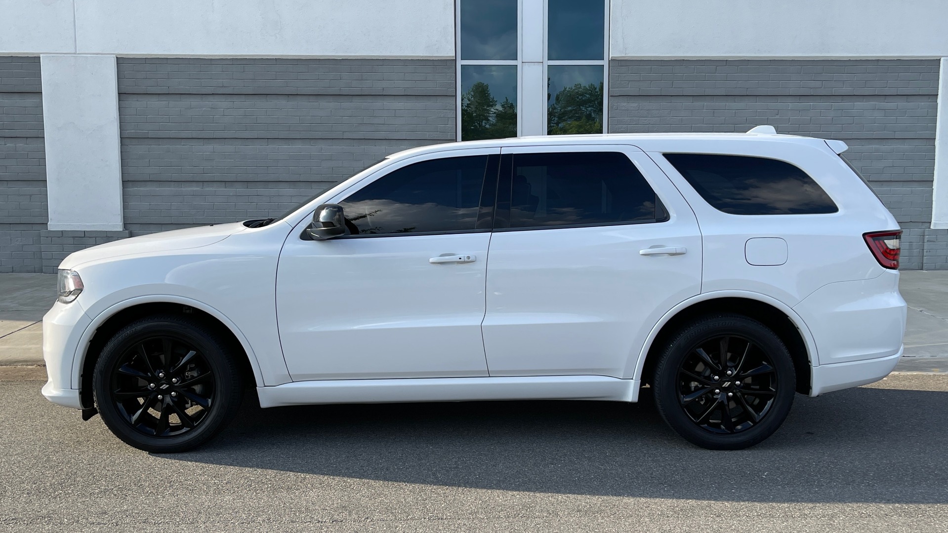 Used 2019 Dodge DURANGO GT BLACKTOP RWD / 3.6L / 8-SPD AUTO / 3-ROW / NAV / REARVIEW for sale Sold at Formula Imports in Charlotte NC 28227 4