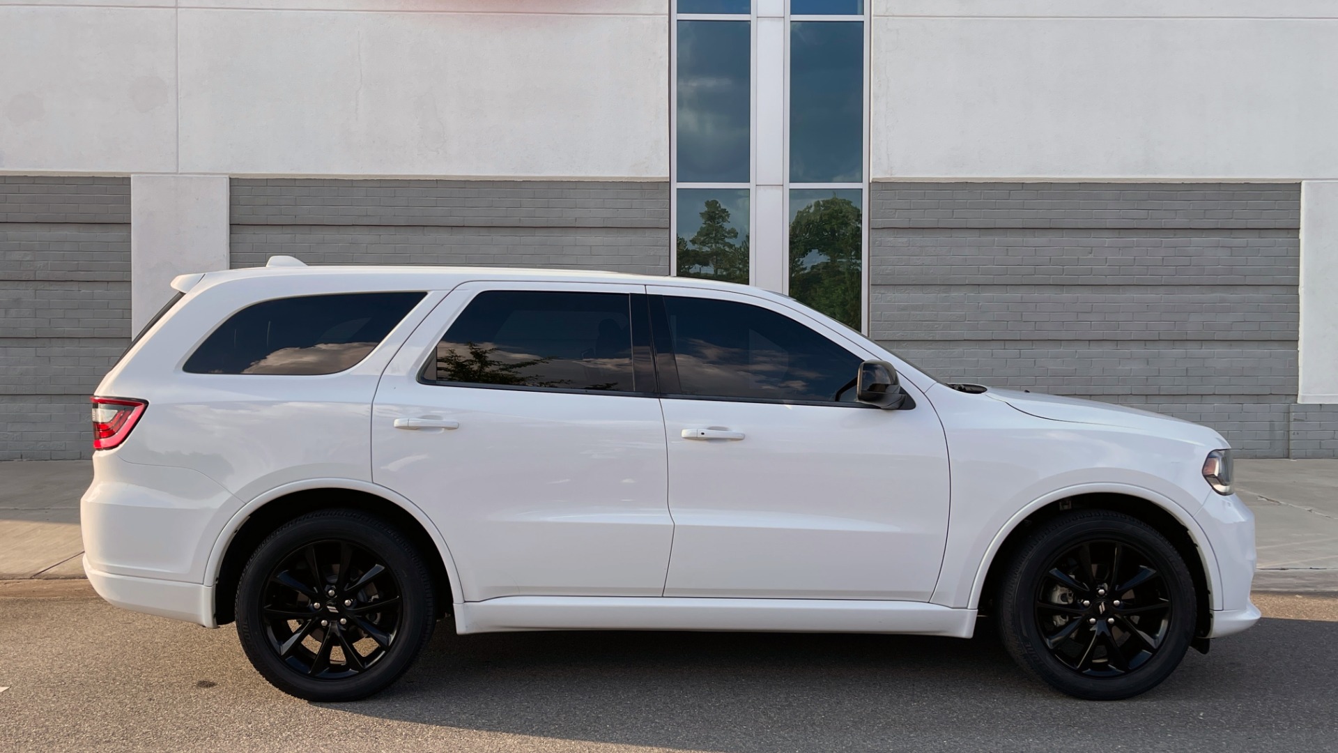Used 2019 Dodge DURANGO GT BLACKTOP RWD / 3.6L / 8-SPD AUTO / 3-ROW / NAV / REARVIEW for sale Sold at Formula Imports in Charlotte NC 28227 6