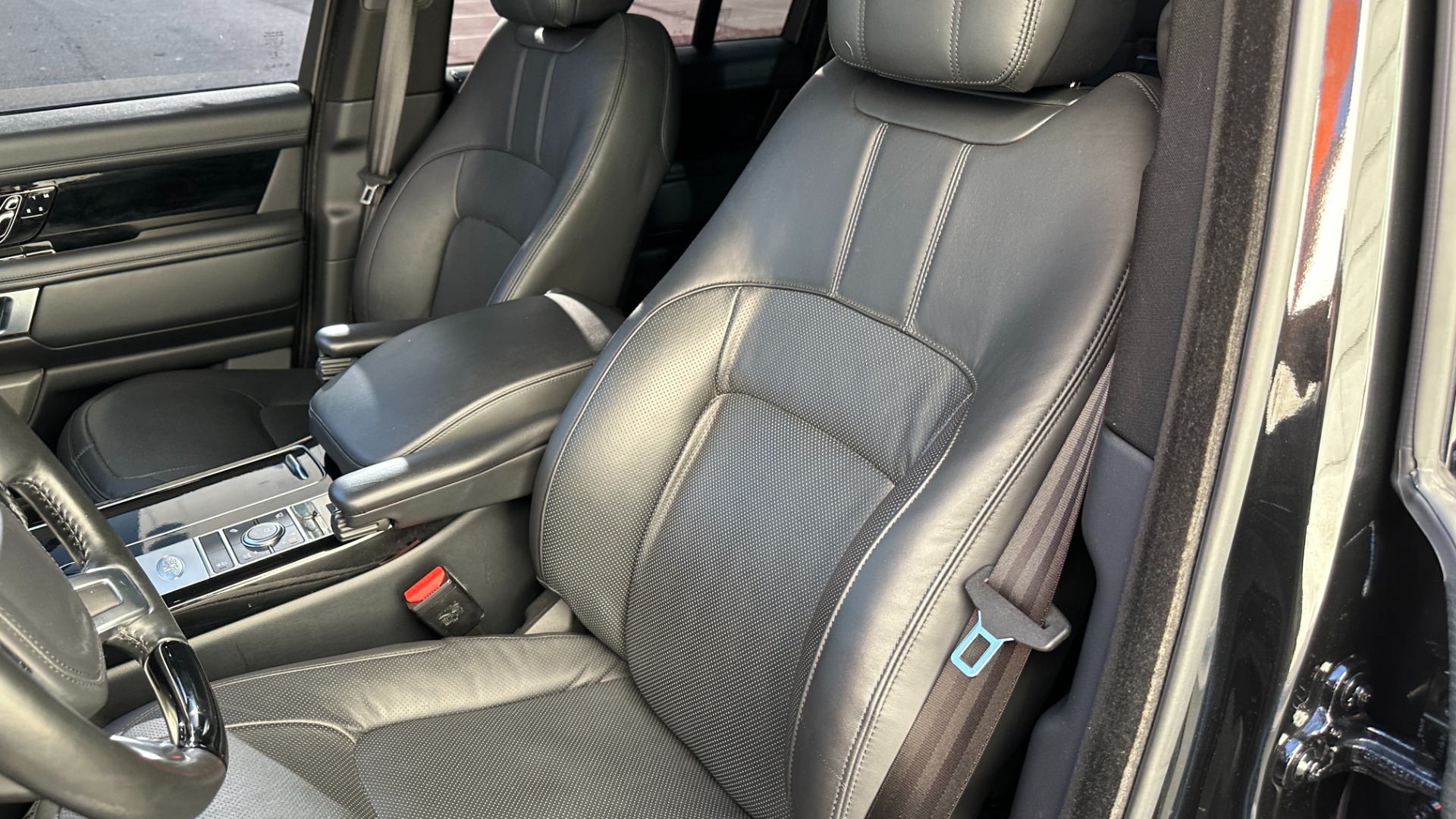 Used 2018 Land Rover Range Rover for sale $61,995 at Formula Imports in Charlotte NC 28227 13