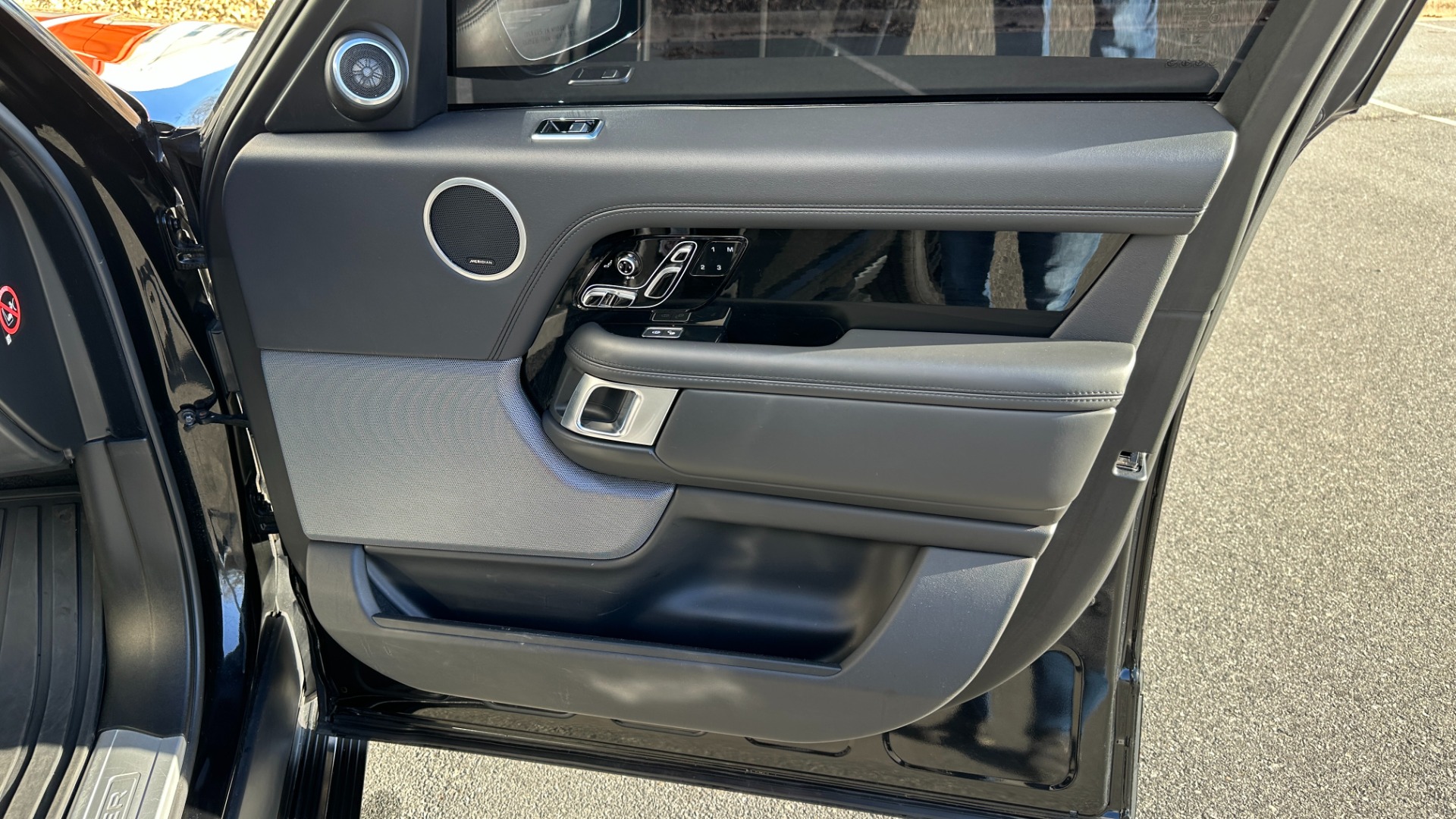 Used 2018 Land Rover RANGE ROVER SUPERCHARGED V8 / DRIVE PRO / NAV / PANO-ROOF / REARVIEW for sale $84,995 at Formula Imports in Charlotte NC 28227 16