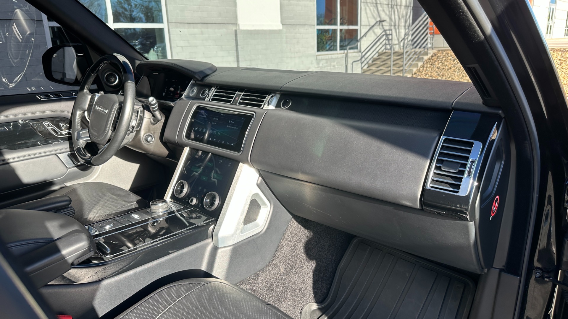 Used 2018 Land Rover Range Rover SUPERCHARGED / DRIVE PRO PKG / FULL BLACKOUT / RED CALIPERS / 21IN WHEELS for sale Sold at Formula Imports in Charlotte NC 28227 17