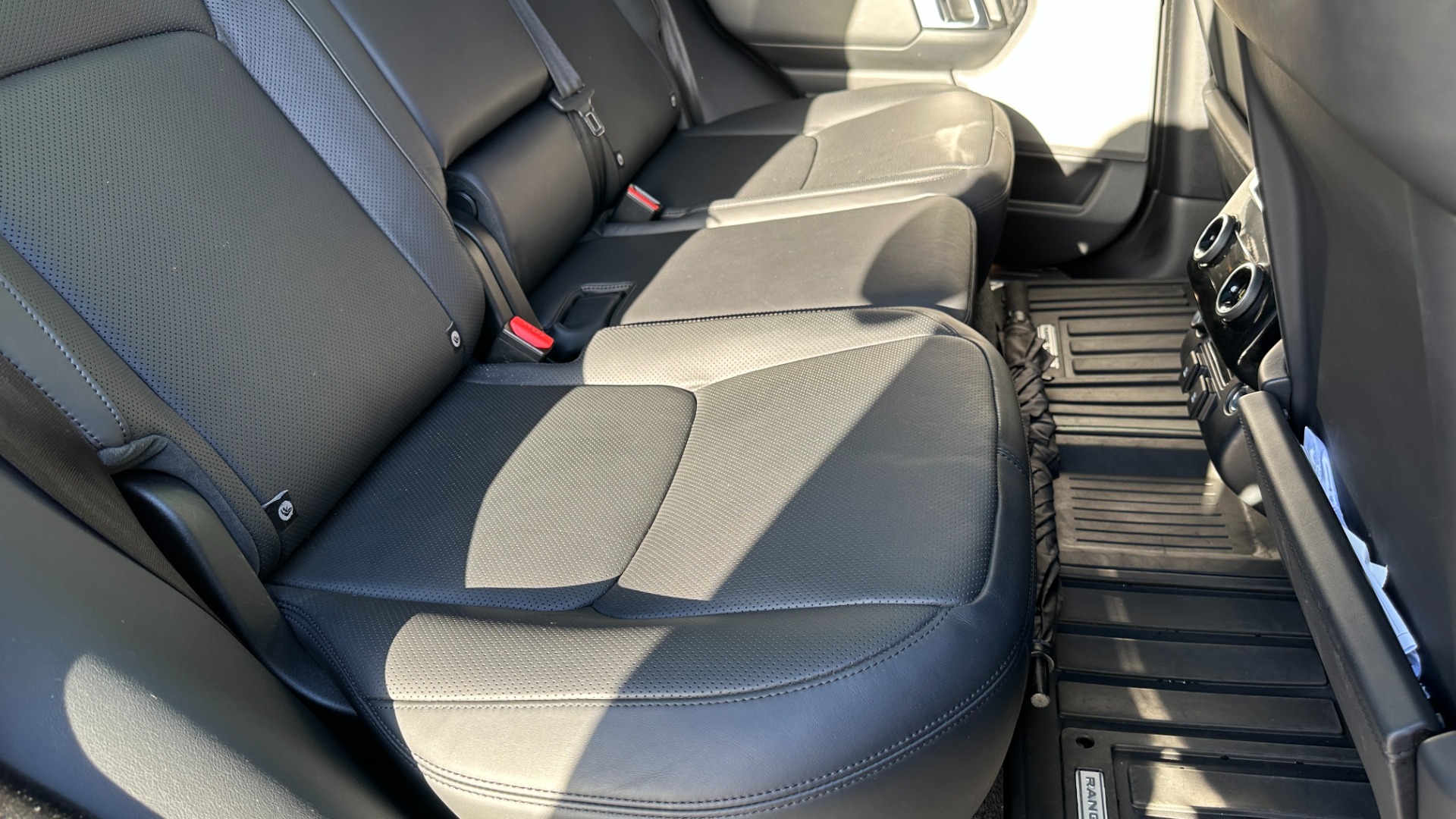 Used 2018 Land Rover Range Rover SUPERCHARGED / DRIVE PRO PKG / FULL BLACKOUT / RED CALIPERS / 21IN WHEELS for sale Sold at Formula Imports in Charlotte NC 28227 22