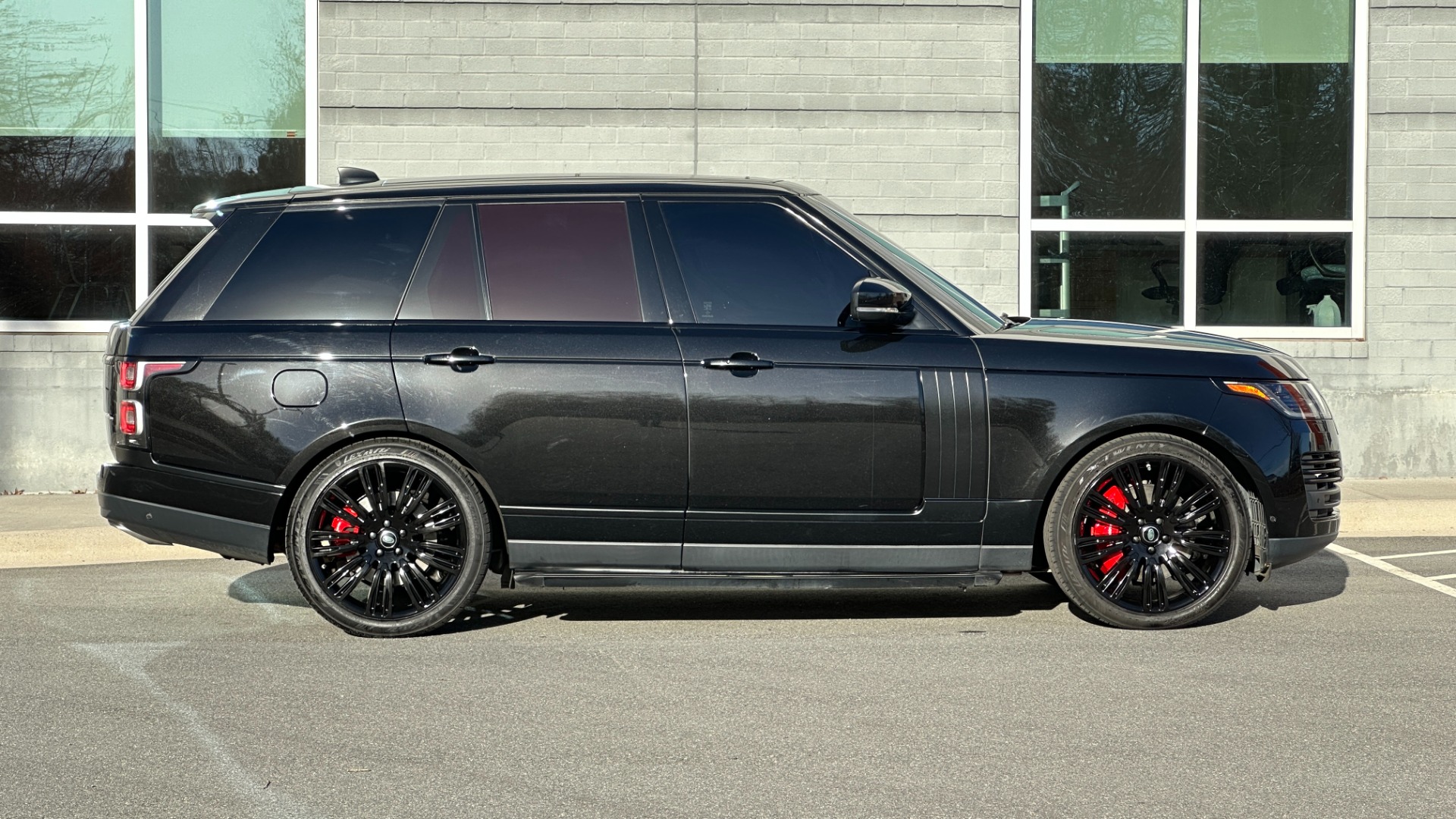 Used 2018 Land Rover Range Rover SUPERCHARGED / DRIVE PRO PKG / FULL BLACKOUT / RED CALIPERS / 21IN WHEELS for sale Sold at Formula Imports in Charlotte NC 28227 3