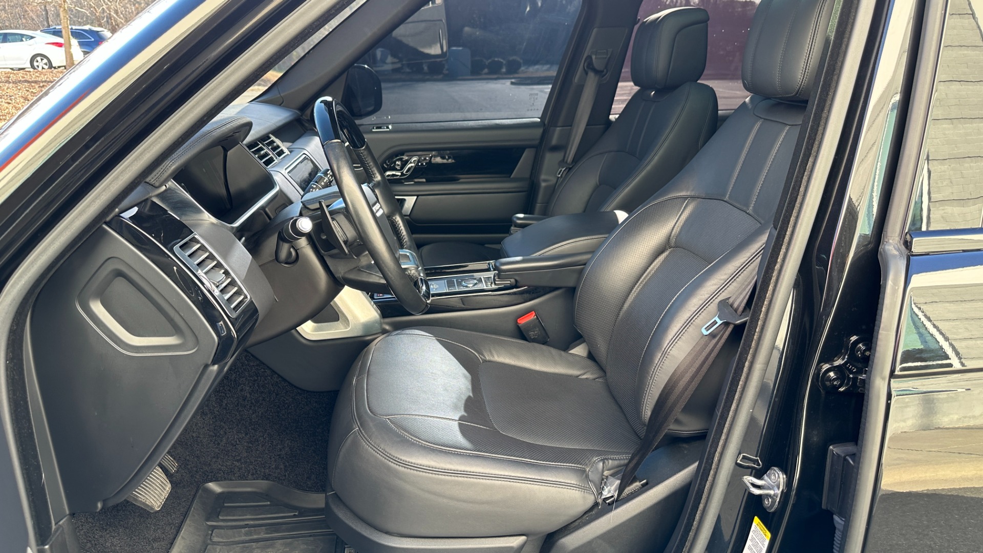Used 2018 Land Rover Range Rover for sale $61,995 at Formula Imports in Charlotte NC 28227 30