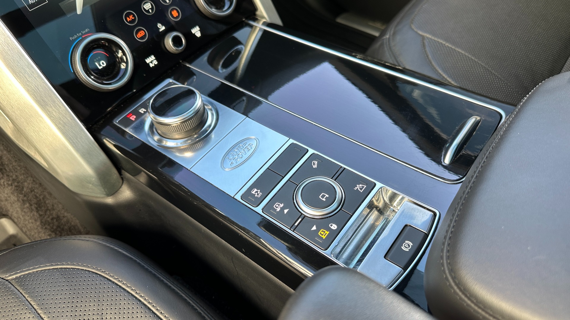 Used 2018 Land Rover RANGE ROVER SUPERCHARGED V8 / DRIVE PRO / NAV / PANO-ROOF / REARVIEW for sale $84,995 at Formula Imports in Charlotte NC 28227 33