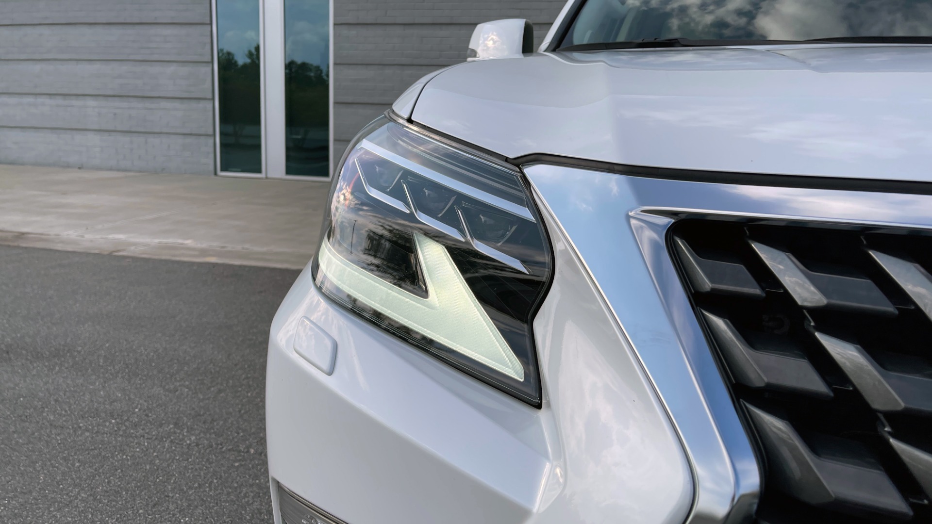 Used 2020 Lexus GX 460 PREMIUM / AWD / NAV / SUNROOF / 3-ROW / REARVIEW for sale Sold at Formula Imports in Charlotte NC 28227 10