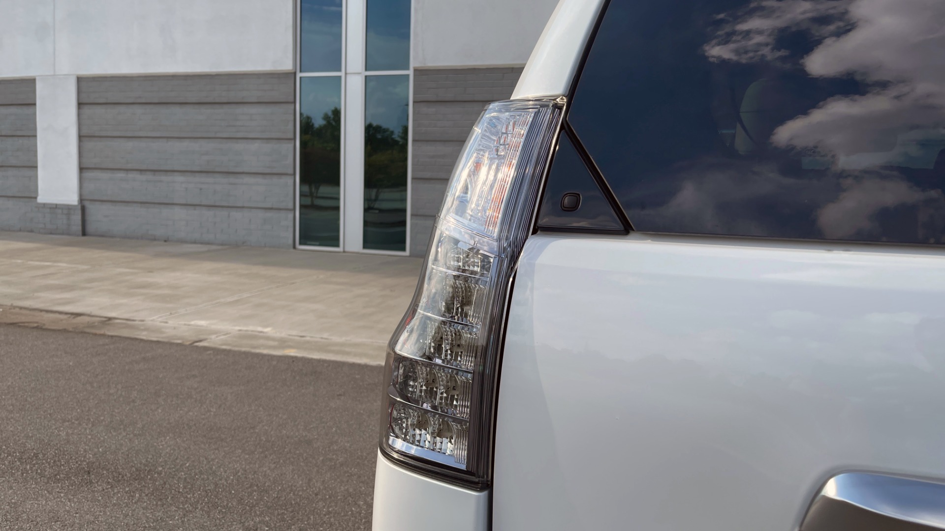 Used 2020 Lexus GX 460 PREMIUM / AWD / NAV / SUNROOF / 3-ROW / REARVIEW for sale Sold at Formula Imports in Charlotte NC 28227 17