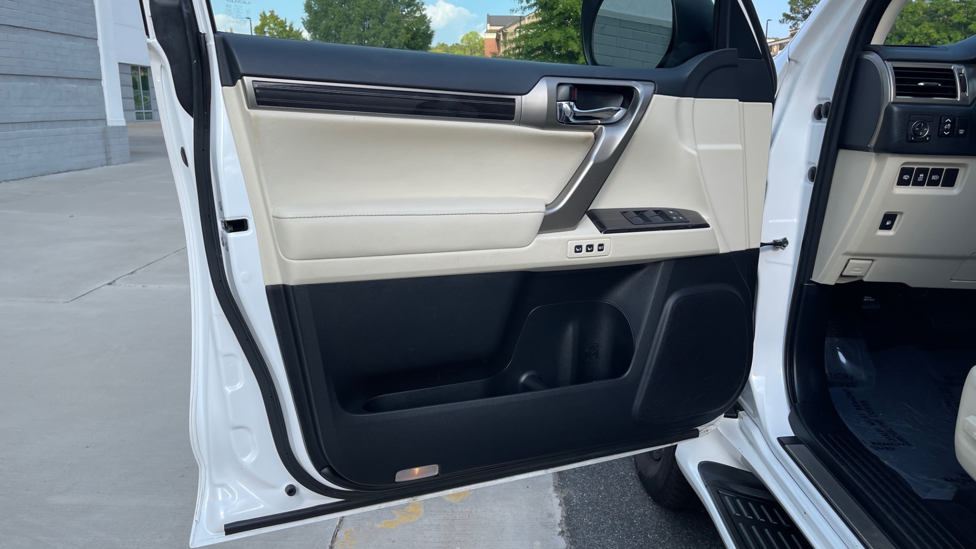 Used 2020 Lexus GX 460 PREMIUM / AWD / NAV / SUNROOF / 3-ROW / REARVIEW for sale Sold at Formula Imports in Charlotte NC 28227 26