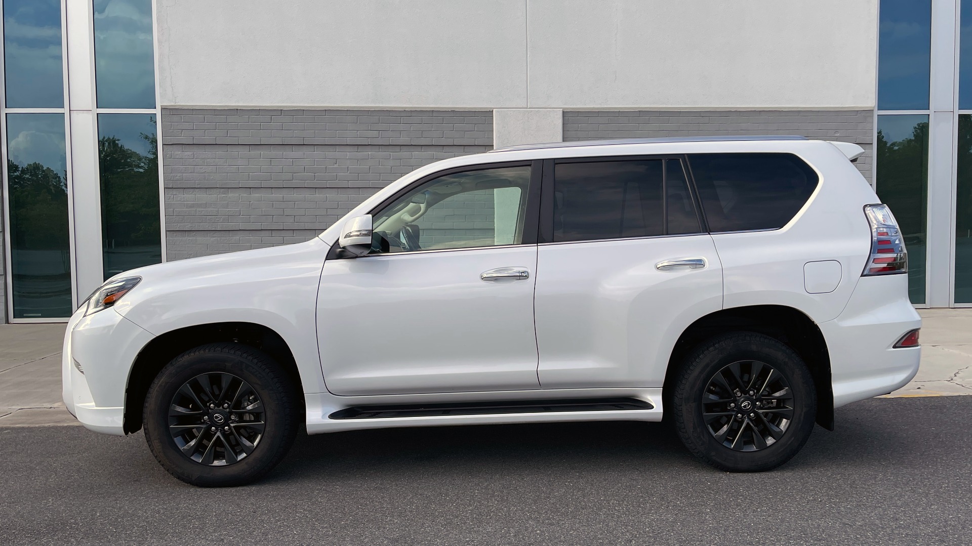Used 2020 Lexus GX 460 PREMIUM / AWD / NAV / SUNROOF / 3-ROW / REARVIEW for sale Sold at Formula Imports in Charlotte NC 28227 4