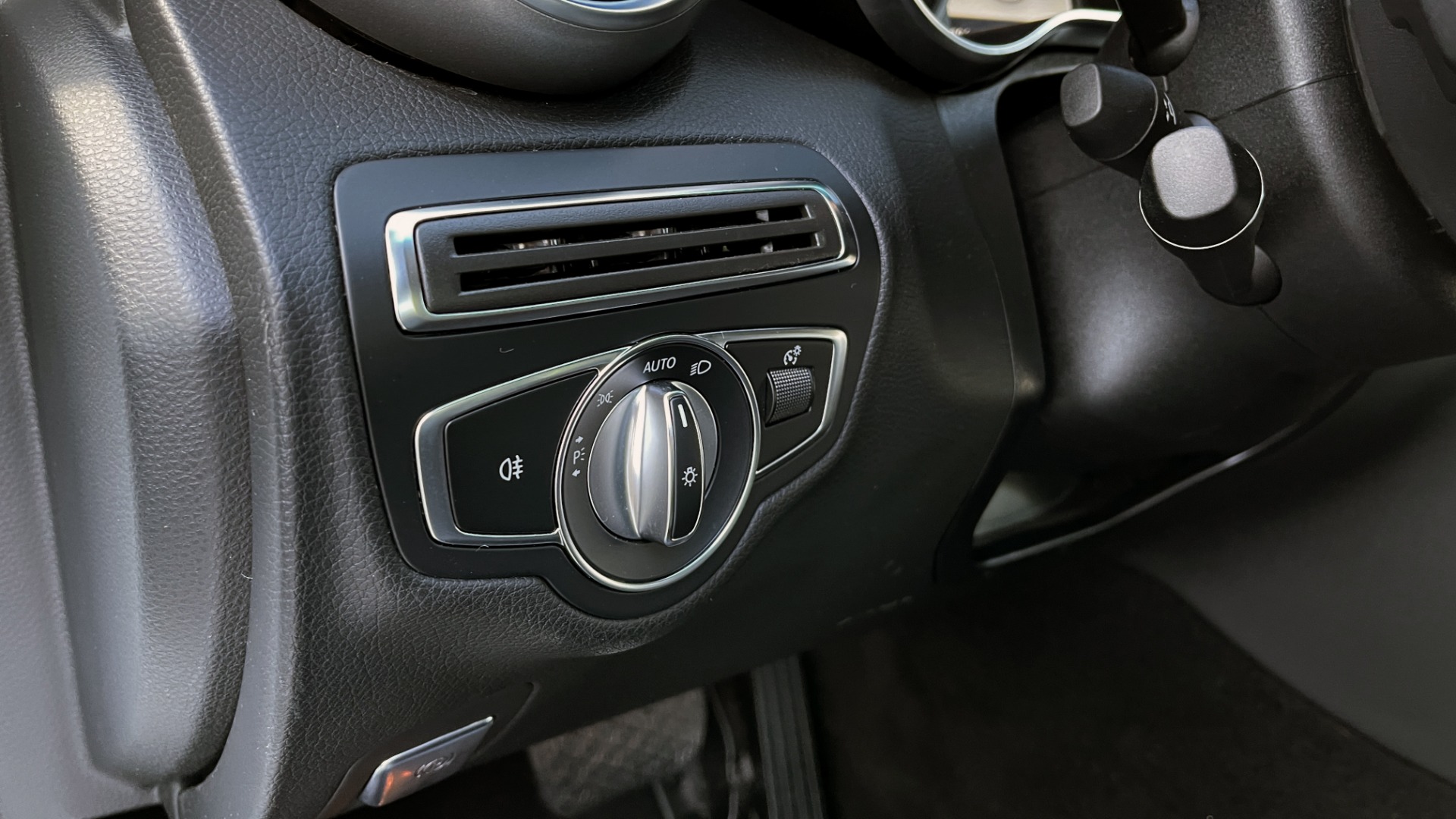 Used 2018 Mercedes-Benz C-CLASS C 300 4MATIC PREMIUM / SMARTPHONE INTEG / PANO-ROOF / REARVIEW for sale $30,195 at Formula Imports in Charlotte NC 28227 28