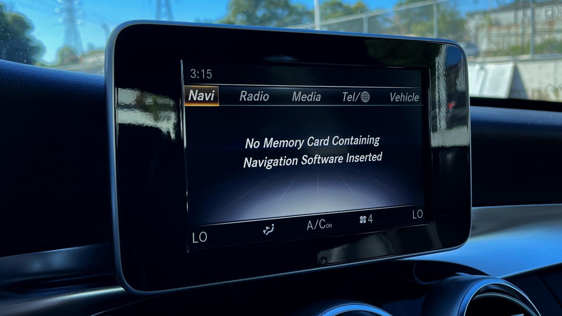 Used 2018 Mercedes-Benz C-CLASS C 300 4MATIC PREMIUM / SMARTPHONE INTEG / PANO-ROOF / REARVIEW for sale $30,195 at Formula Imports in Charlotte NC 28227 34