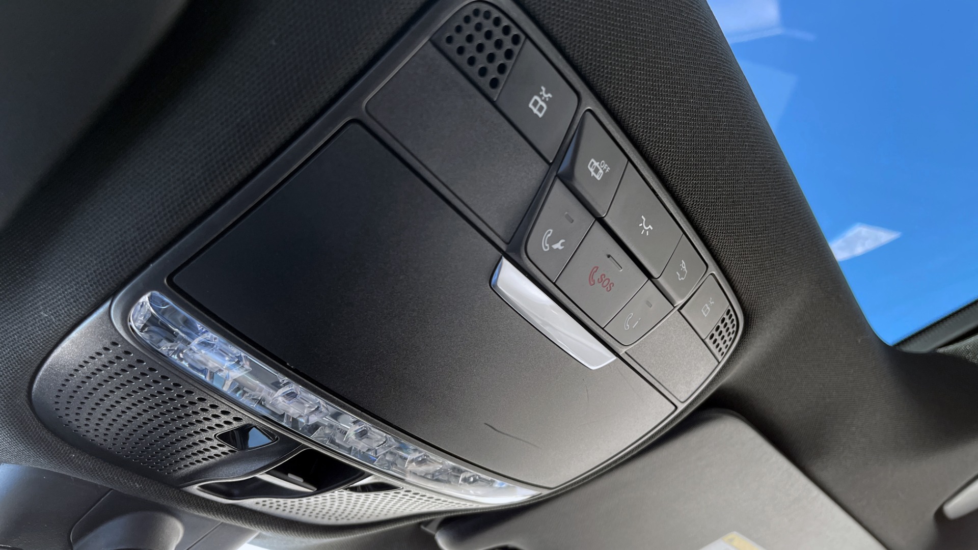 Used 2018 Mercedes-Benz C-CLASS C 300 4MATIC PREMIUM / SMARTPHONE INTEG / PANO-ROOF / REARVIEW for sale $30,195 at Formula Imports in Charlotte NC 28227 43