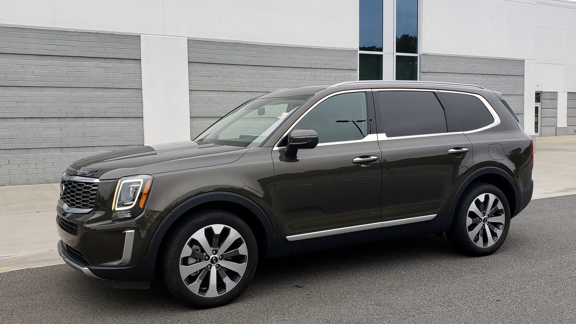 Used 2020 Kia Telluride S for sale Sold at Formula Imports in Charlotte NC 28227 3