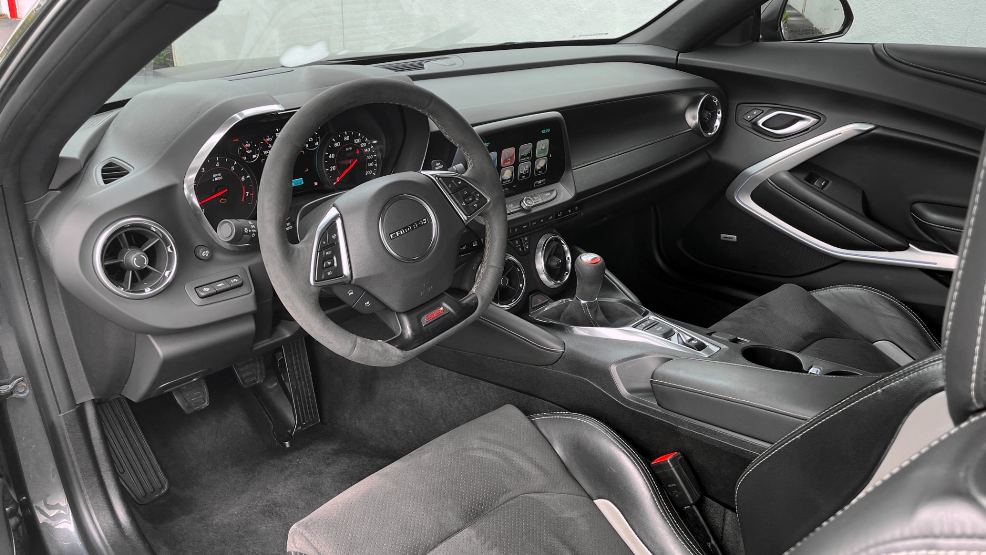 Used 2018 Chevrolet CAMARO 2SS / 6.2L V8 / MANUAL / 1LE TRACK PKG / NAV / BOSE / REARVIEW for sale Sold at Formula Imports in Charlotte NC 28227 27