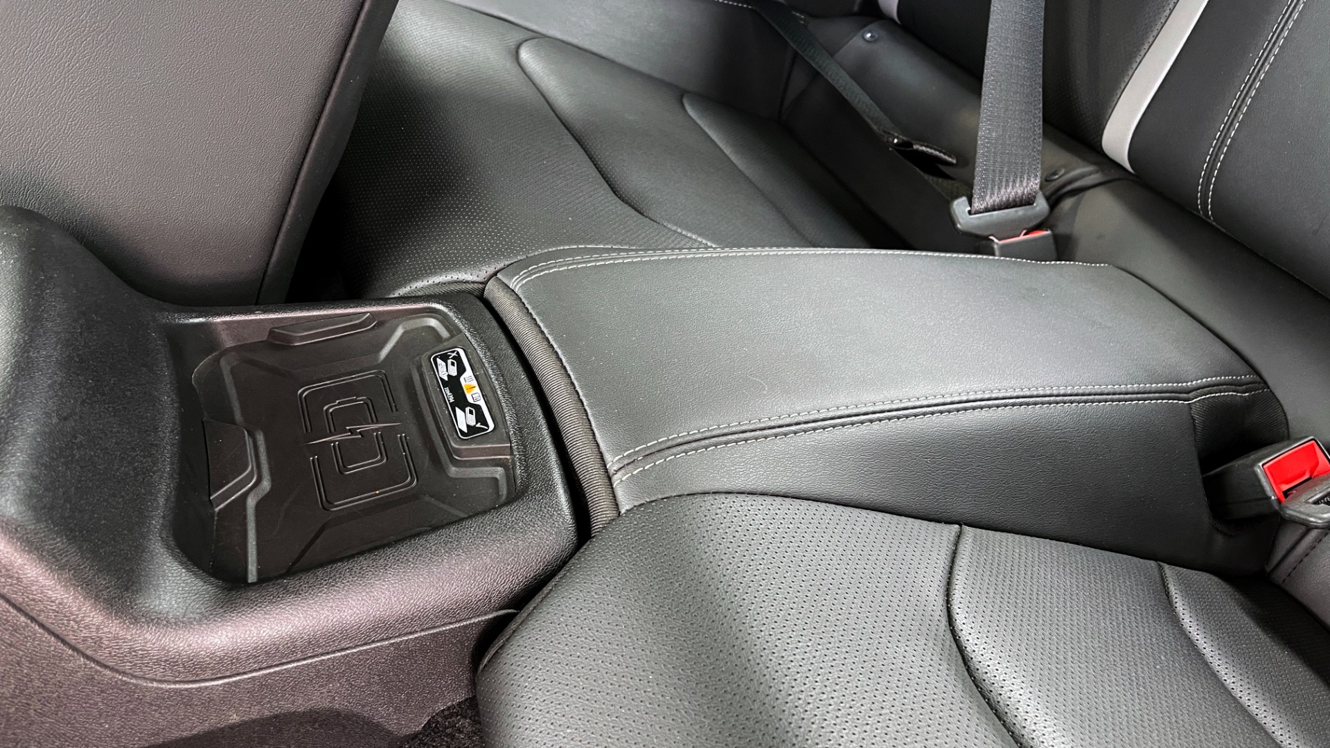Used 2018 Chevrolet CAMARO 2SS / 6.2L V8 / MANUAL / 1LE TRACK PKG / NAV / BOSE / REARVIEW for sale Sold at Formula Imports in Charlotte NC 28227 32