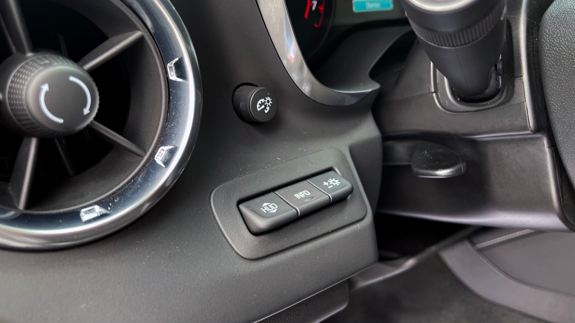 Used 2018 Chevrolet CAMARO 2SS / 6.2L V8 / MANUAL / 1LE TRACK PKG / NAV / BOSE / REARVIEW for sale Sold at Formula Imports in Charlotte NC 28227 35