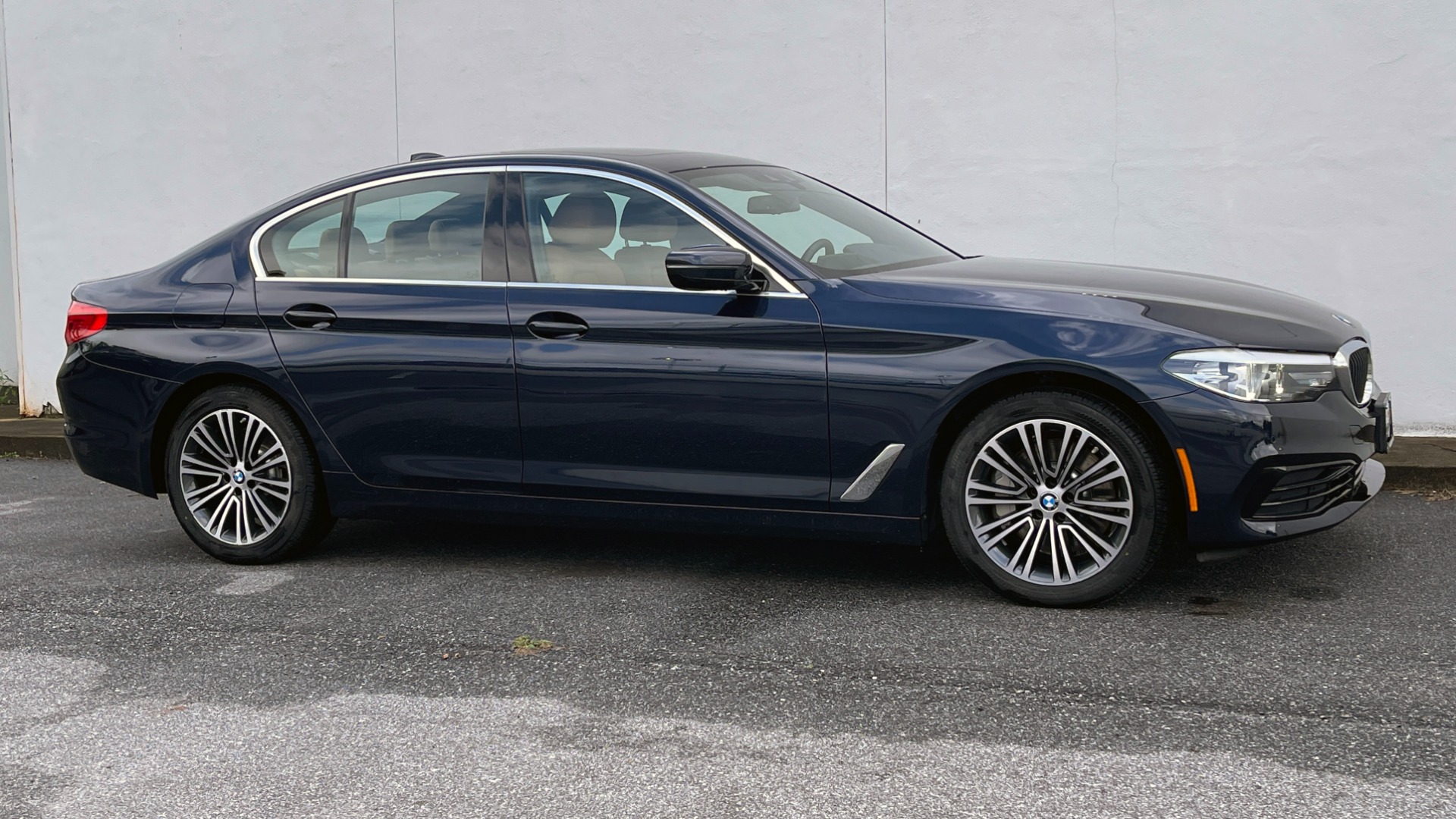 Used 2019 BMW 5 SERIES 530I XDRIVE / CONV PKG / NAV / HUD / HTD STS / SUNROOF / REARVIEW for sale Sold at Formula Imports in Charlotte NC 28227 2