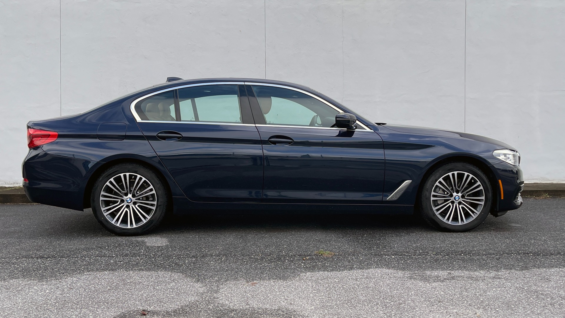Used 2019 BMW 5 SERIES 530I XDRIVE / CONV PKG / NAV / HUD / HTD STS / SUNROOF / REARVIEW for sale $41,995 at Formula Imports in Charlotte NC 28227 3