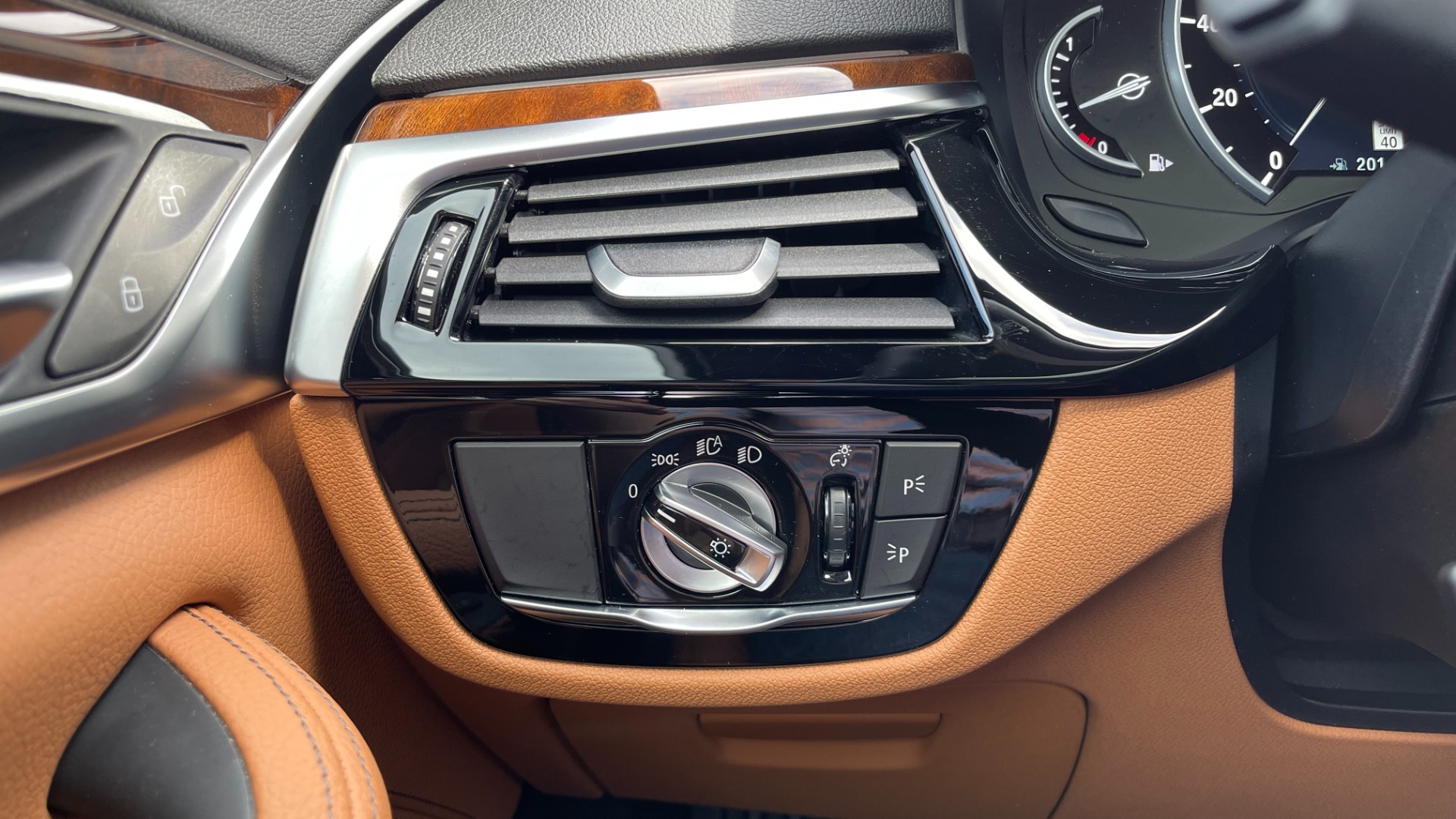 Used 2019 BMW 5 SERIES 530I XDRIVE / CONV PKG / NAV / HUD / HTD STS / SUNROOF / REARVIEW for sale $41,995 at Formula Imports in Charlotte NC 28227 31