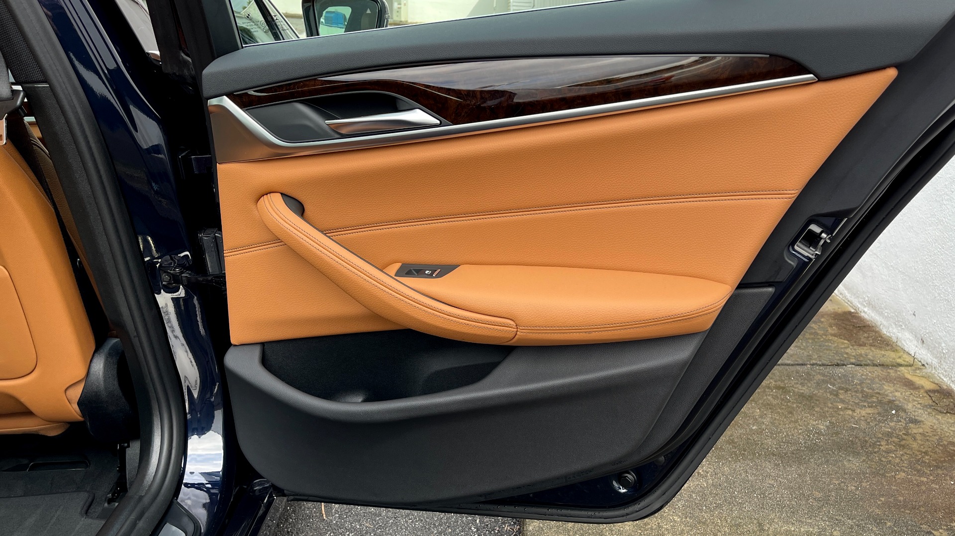 Used 2019 BMW 5 SERIES 530I XDRIVE / CONV PKG / NAV / HUD / HTD STS / SUNROOF / REARVIEW for sale $41,995 at Formula Imports in Charlotte NC 28227 54