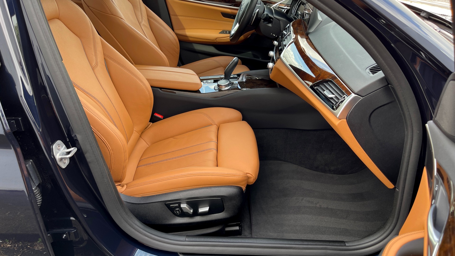 Used 2019 BMW 5 SERIES 530I XDRIVE / CONV PKG / NAV / HUD / HTD STS / SUNROOF / REARVIEW for sale $41,995 at Formula Imports in Charlotte NC 28227 63