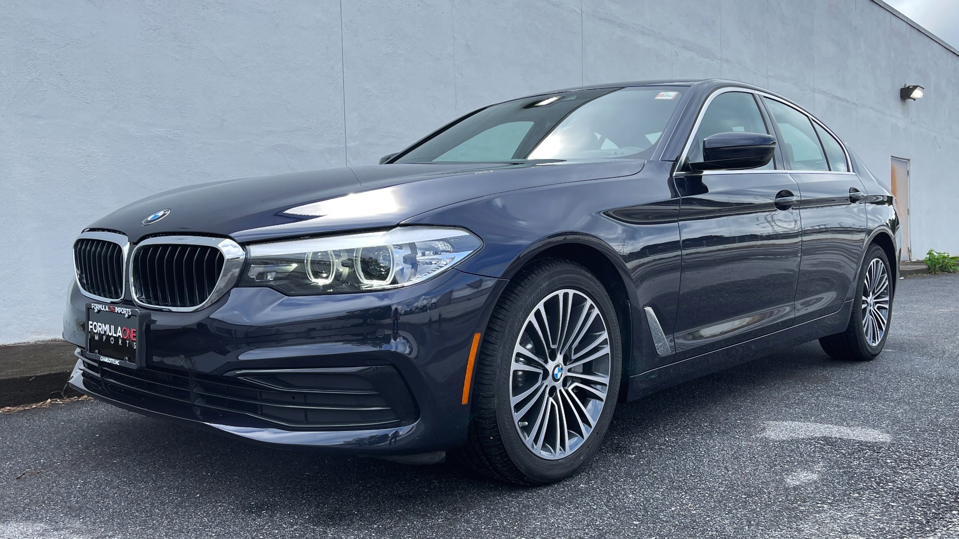 Used 2019 BMW 5 SERIES 530I XDRIVE / CONV PKG / NAV / HUD / HTD STS / SUNROOF / REARVIEW for sale Sold at Formula Imports in Charlotte NC 28227 1