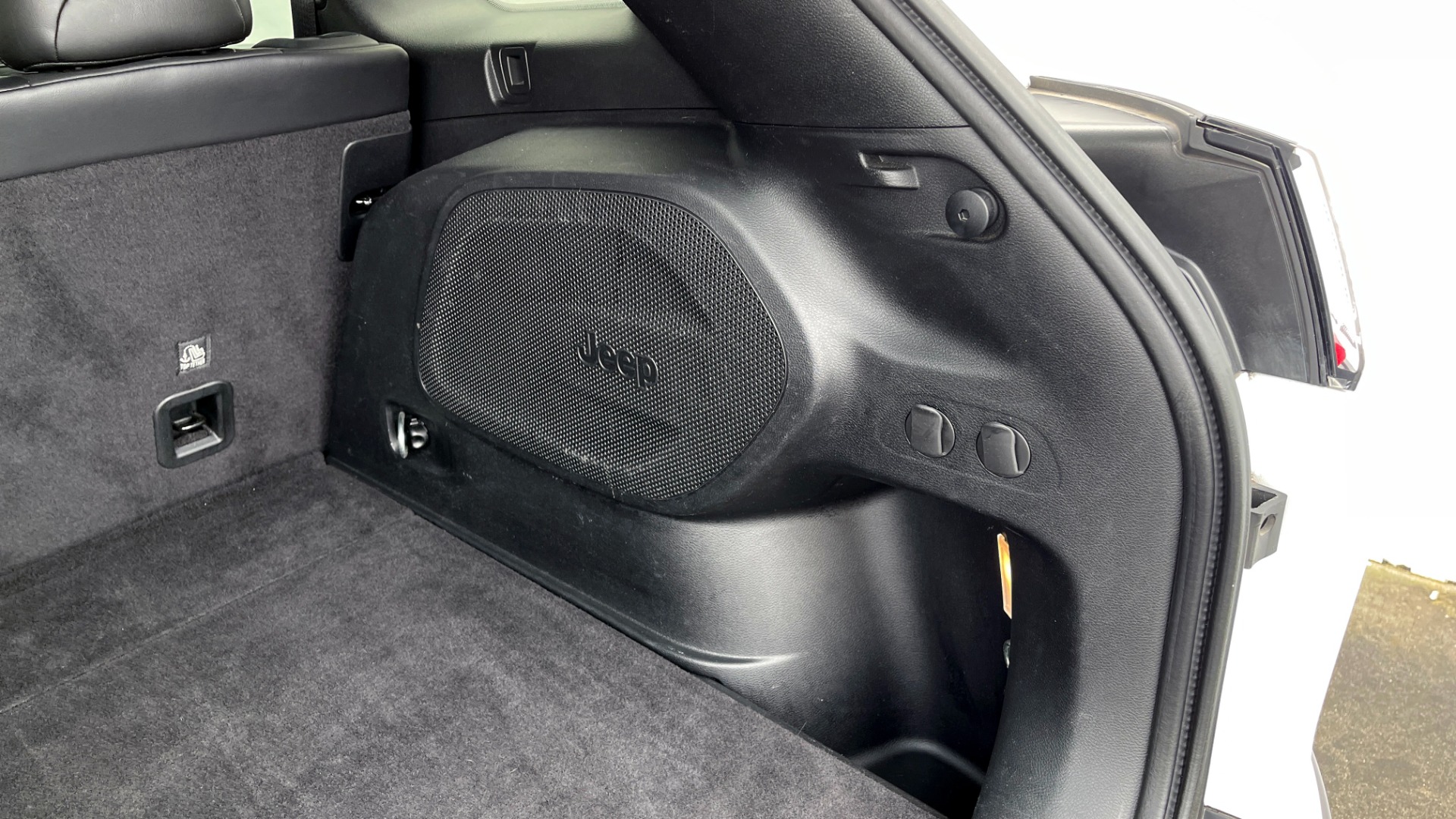 Used 2019 Jeep CHEROKEE LIMITED 2.4L / FWD / APPLE CARPLAY / KEYLESS-GO / REARVIEW for sale Sold at Formula Imports in Charlotte NC 28227 16