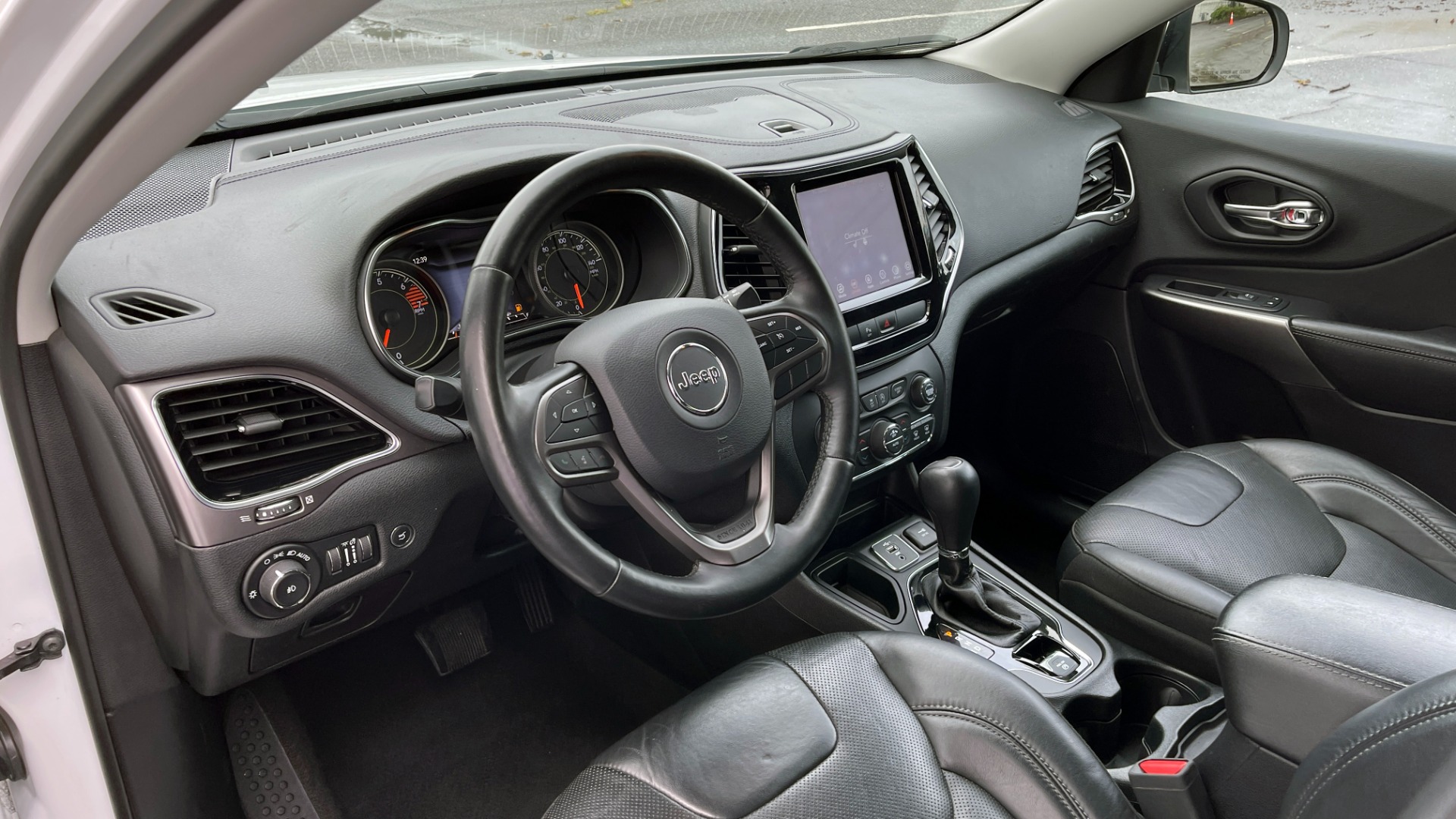 Used 2019 Jeep CHEROKEE LIMITED 2.4L / FWD / APPLE CARPLAY / KEYLESS-GO / REARVIEW for sale Sold at Formula Imports in Charlotte NC 28227 25