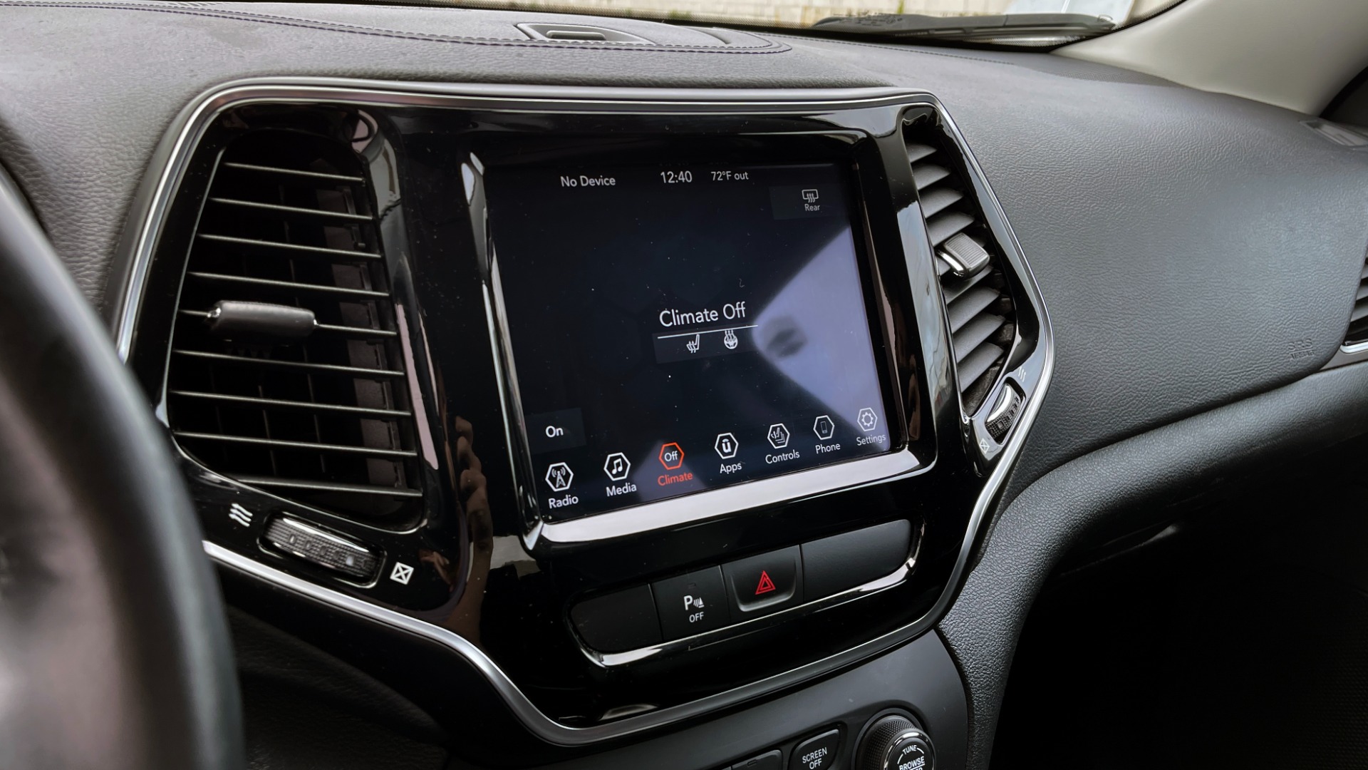 Used 2019 Jeep CHEROKEE LIMITED 2.4L / FWD / APPLE CARPLAY / KEYLESS-GO / REARVIEW for sale Sold at Formula Imports in Charlotte NC 28227 35